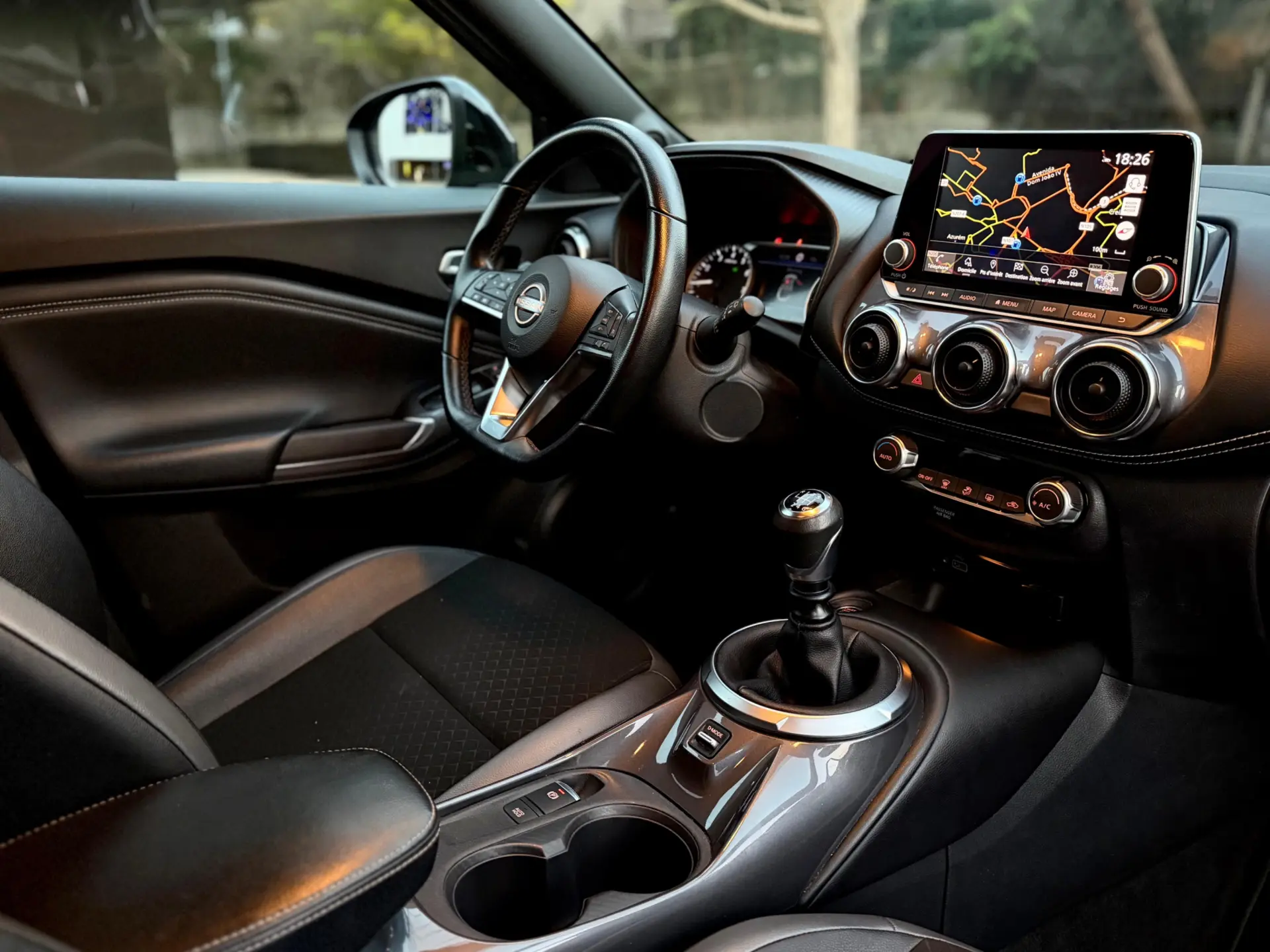 Nissan Juke 1.0 DIG-T N-Design Black 11