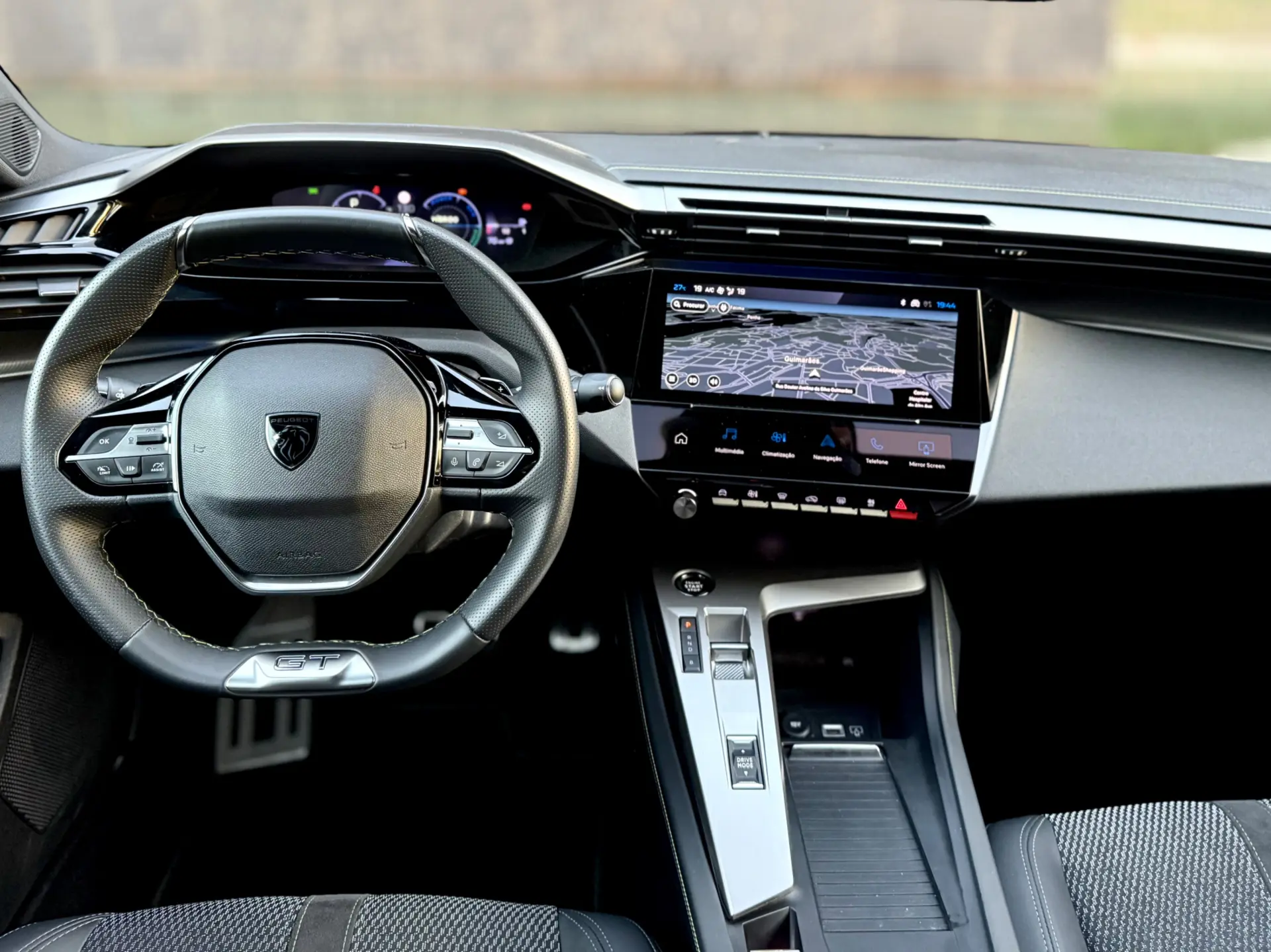 Peugeot 408 1.6 Hybrid GT e-EAT8 17