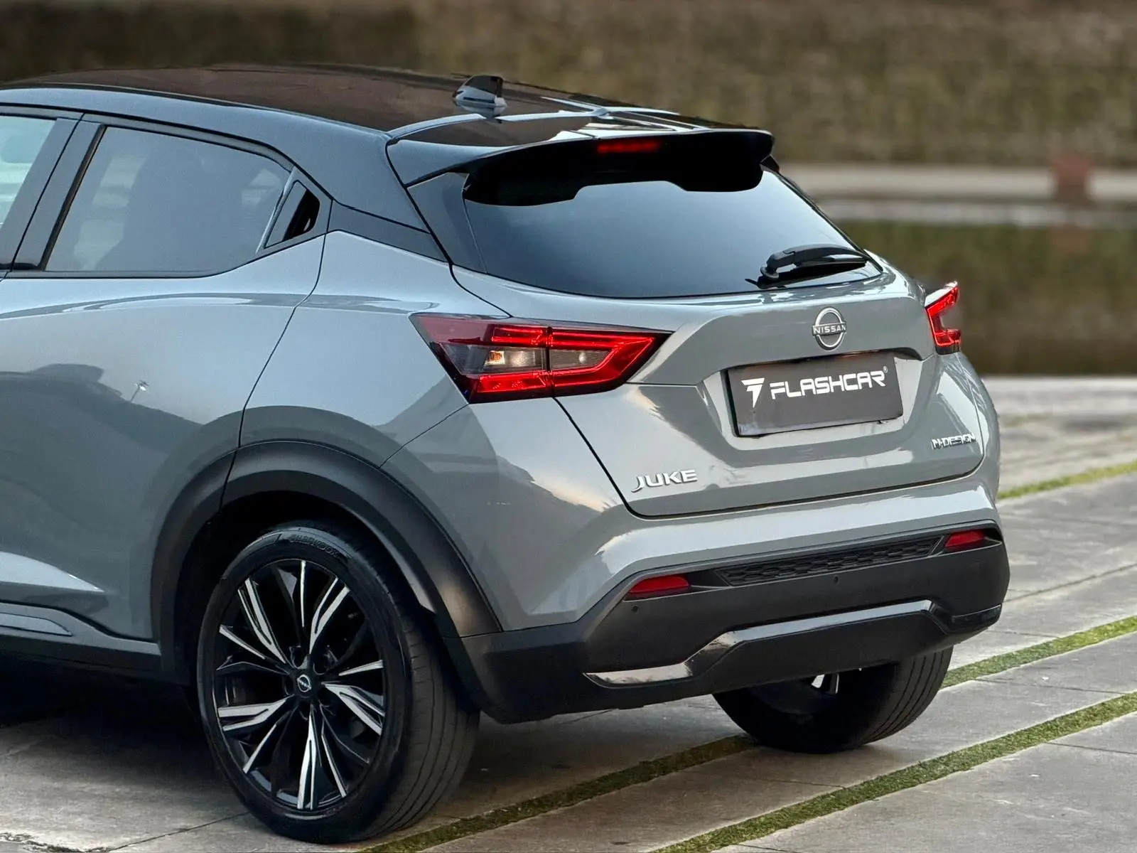 Nissan Juke 1.0 DIG-T N-Design Black 19