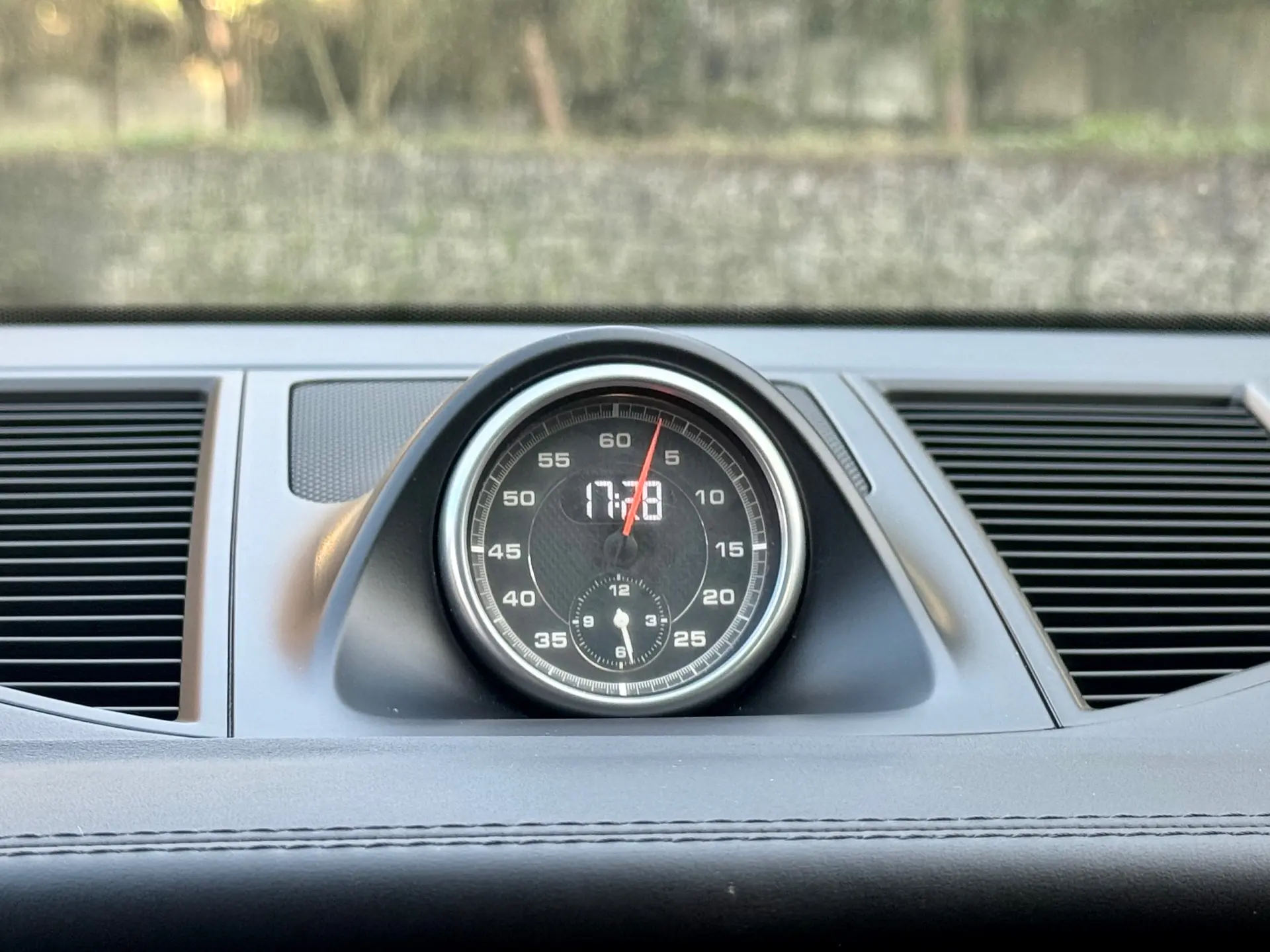 Porsche Macan Standard 10