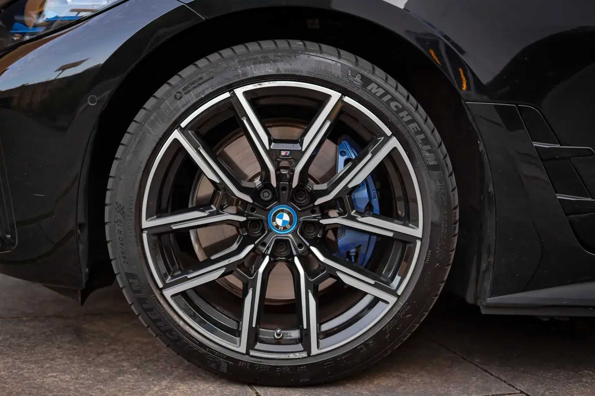 BMW i4 eDrive40 Pack Desportivo M 23