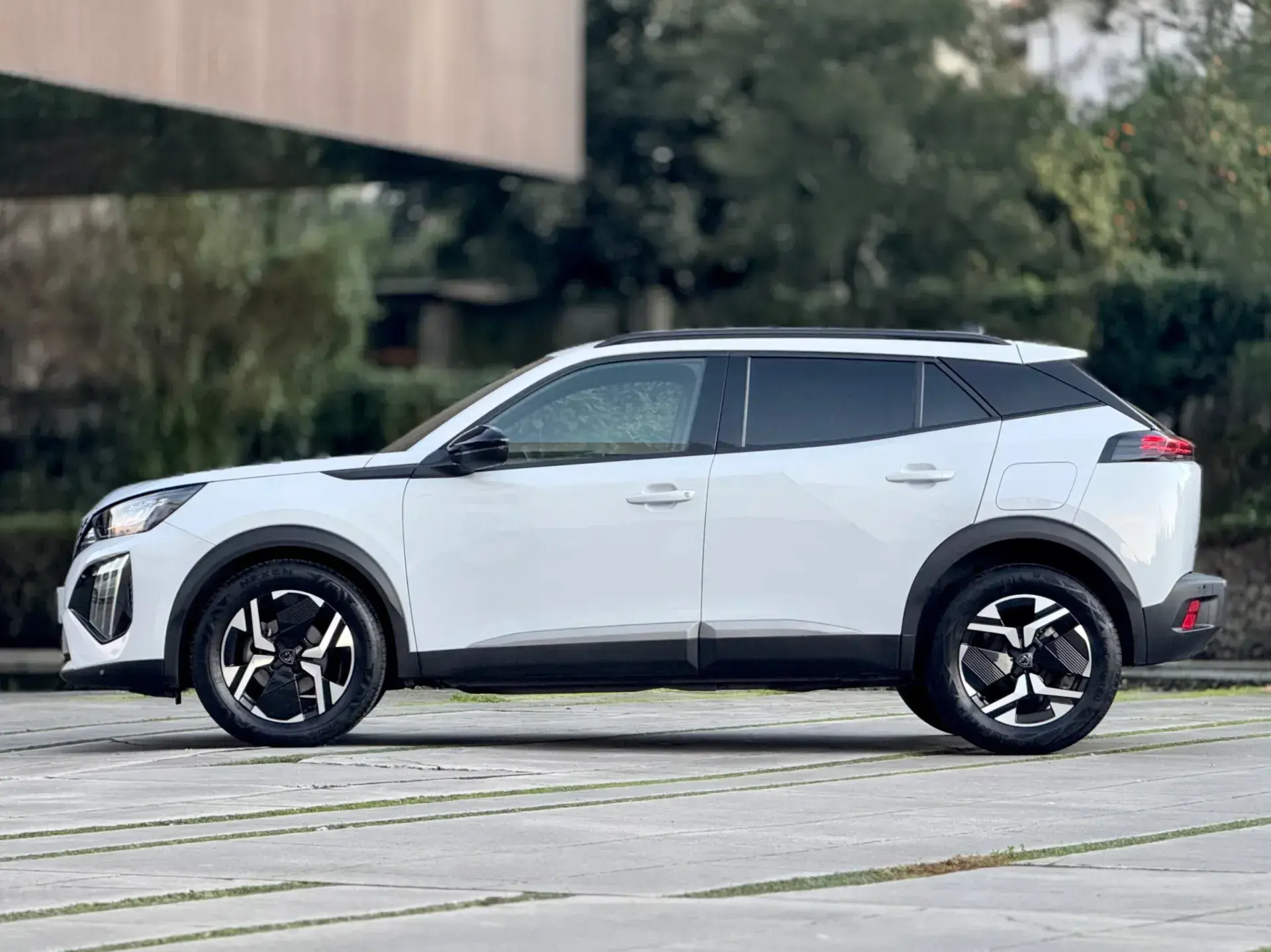 Peugeot 2008 1.2 PureTech Allure Pack 17