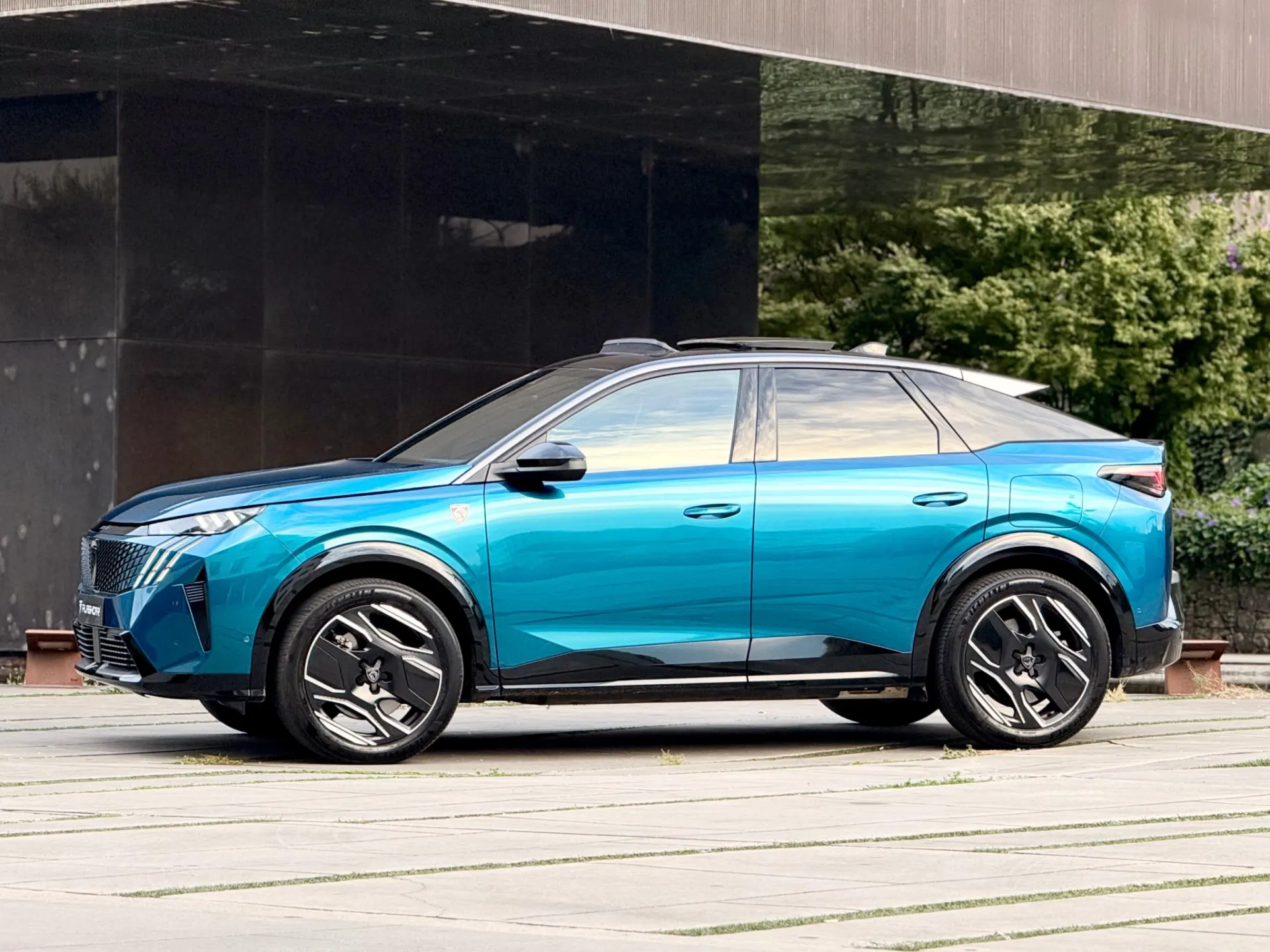 Peugeot E-3008 73 kWh GT 17