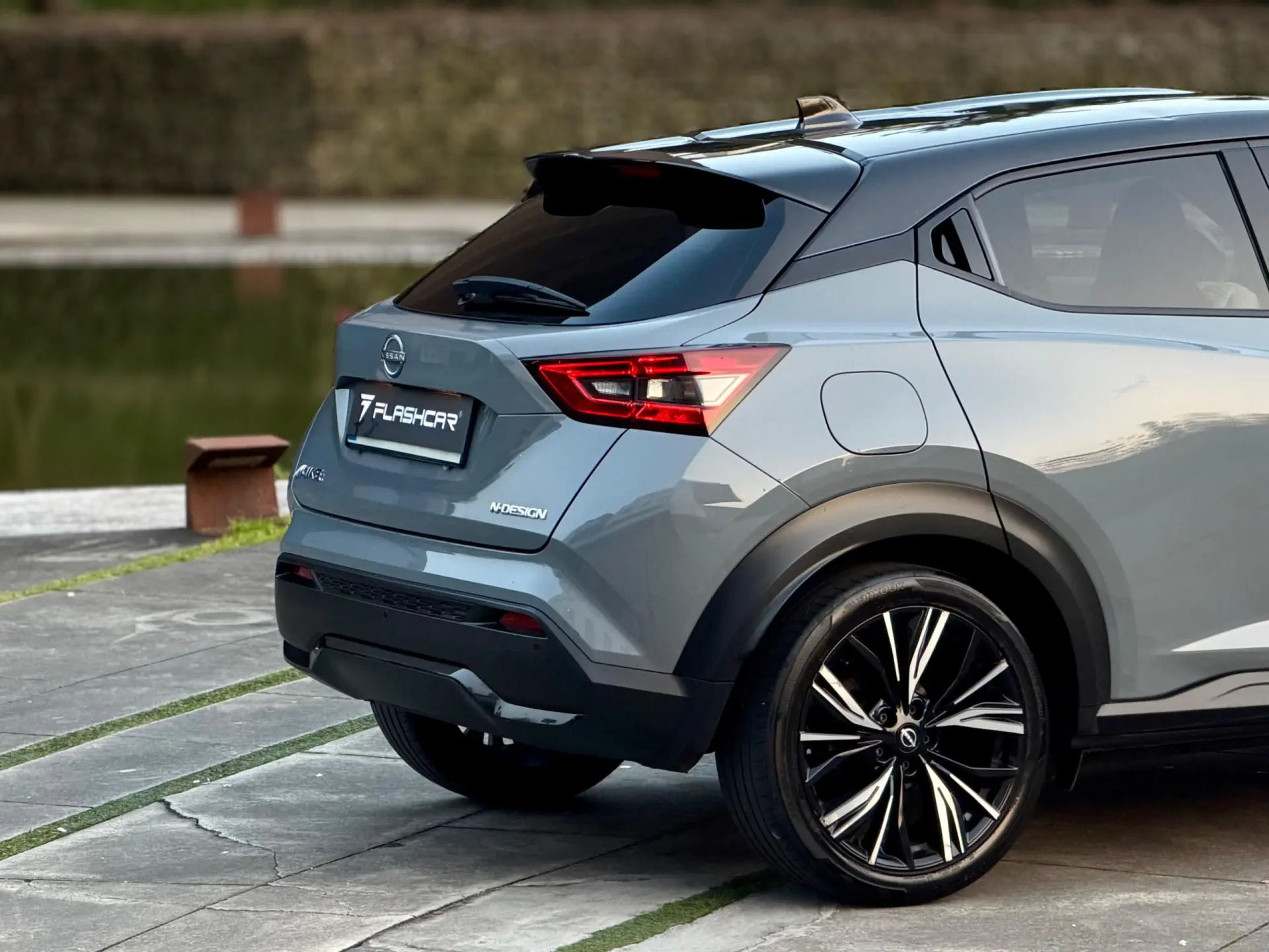 Nissan Juke 1.0 DIG-T N-Design Black 3