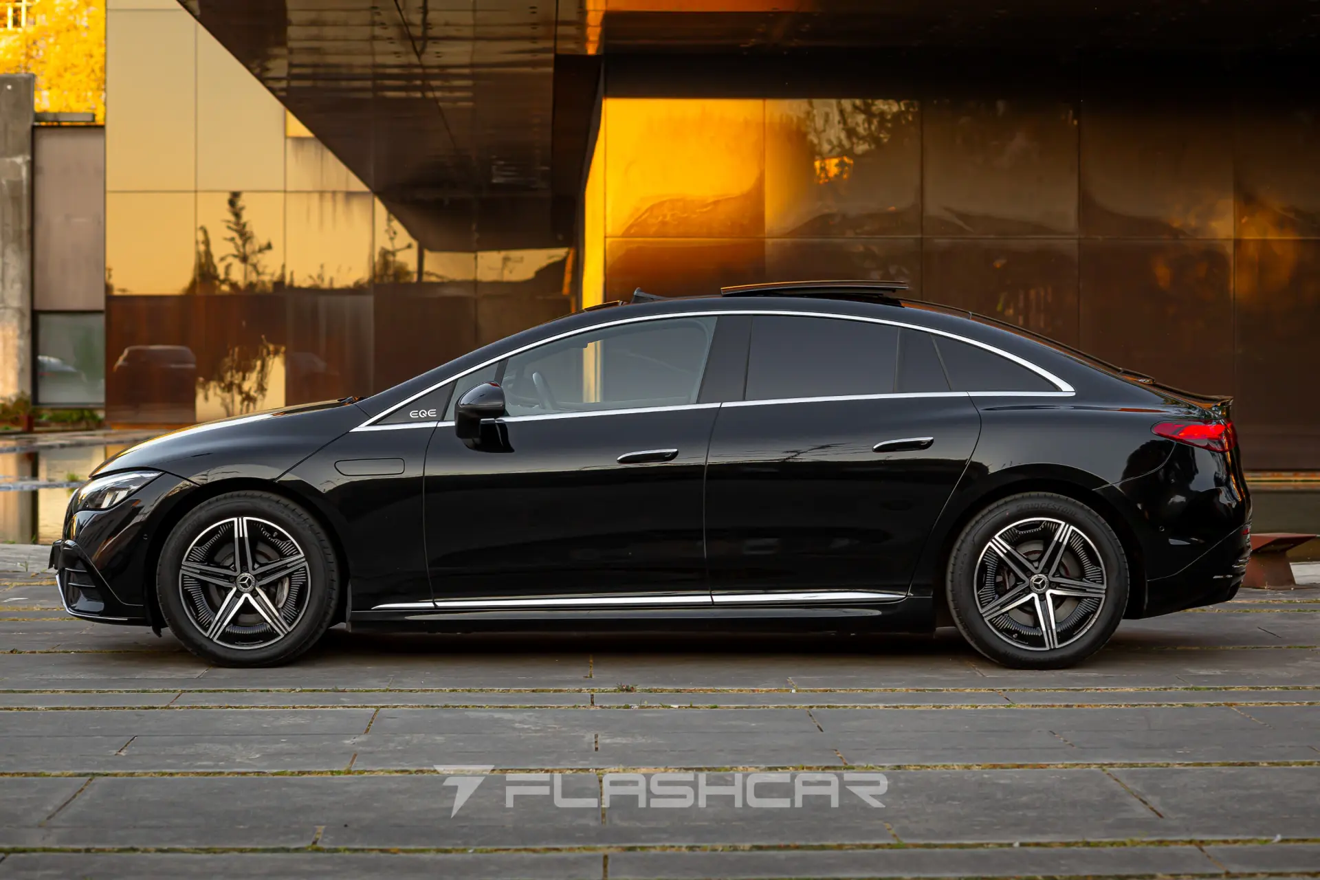 Mercedes-Benz EQE 300 AMG LINE 13