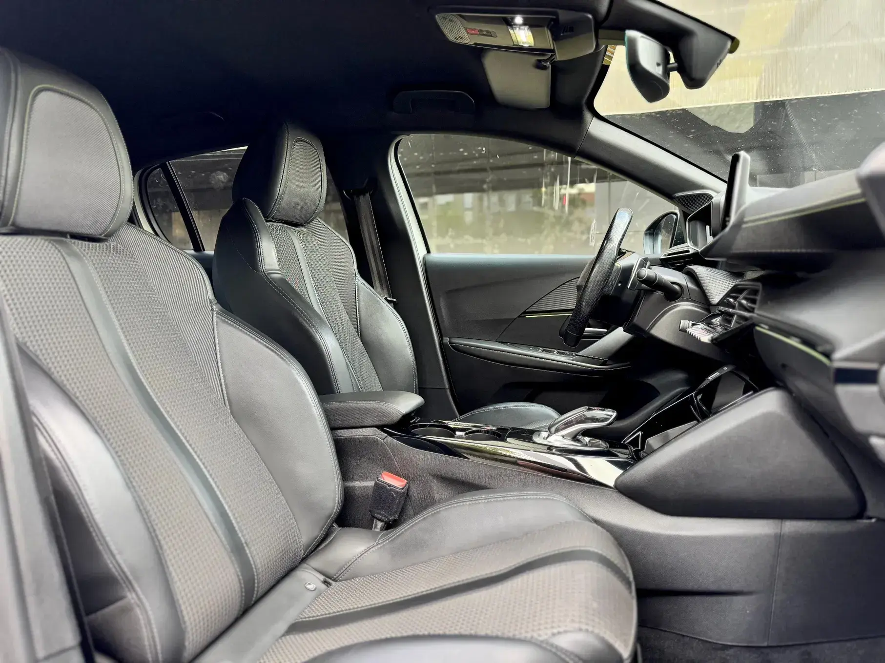 Peugeot 208 GT 4