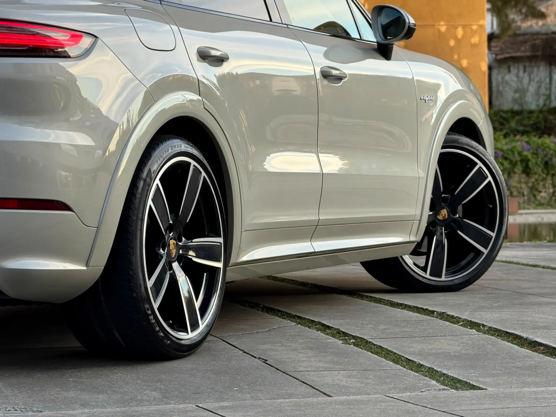 Porsche Cayenne Coupé E-Hybrid Platinum Edition 56