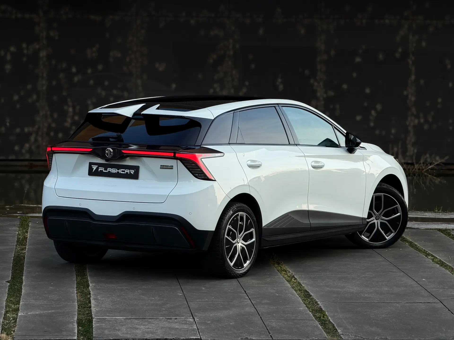 MG MG4 Trophy Ext Range 77 kWh 245 hp 31