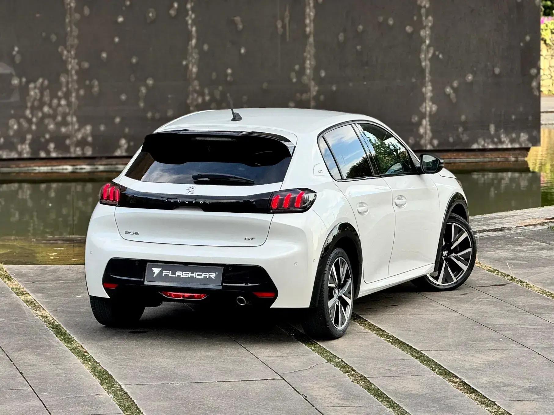 Peugeot 208 GT 12