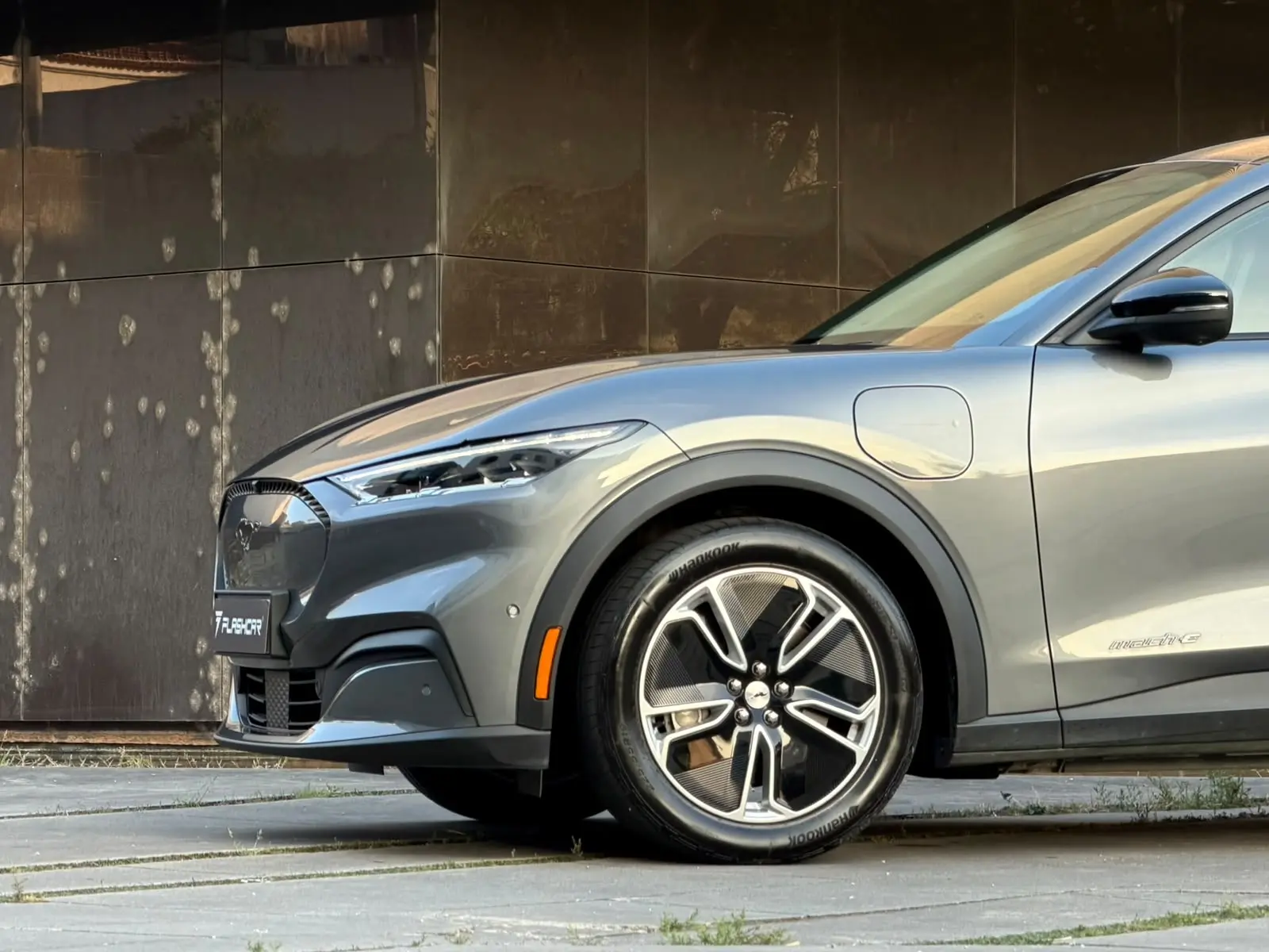 Ford Mustang Mach-E Mach-E SR RWD 76 kWh 198 kW 16