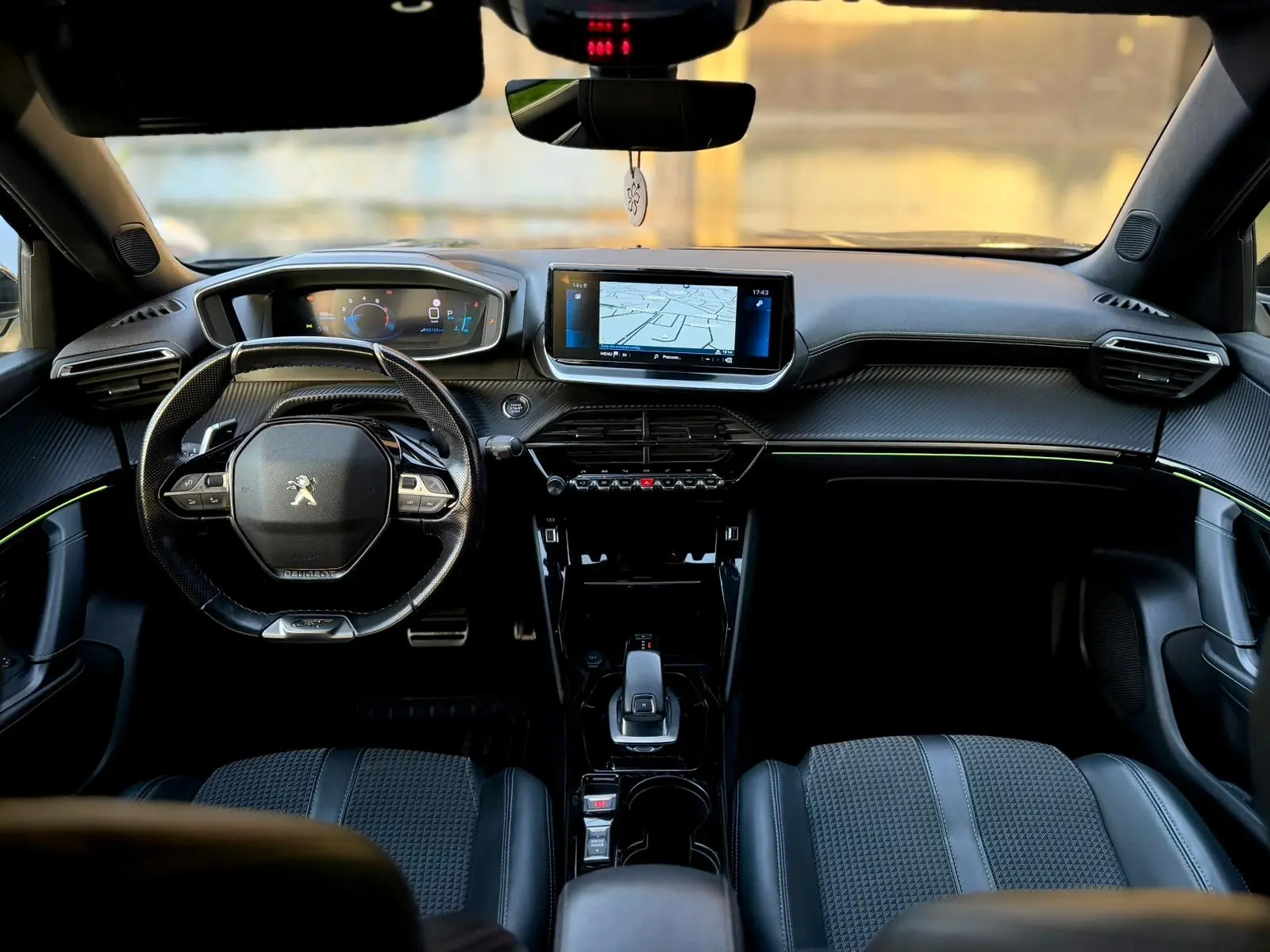 Peugeot 2008 1.2 PureTech GT EAT8 17