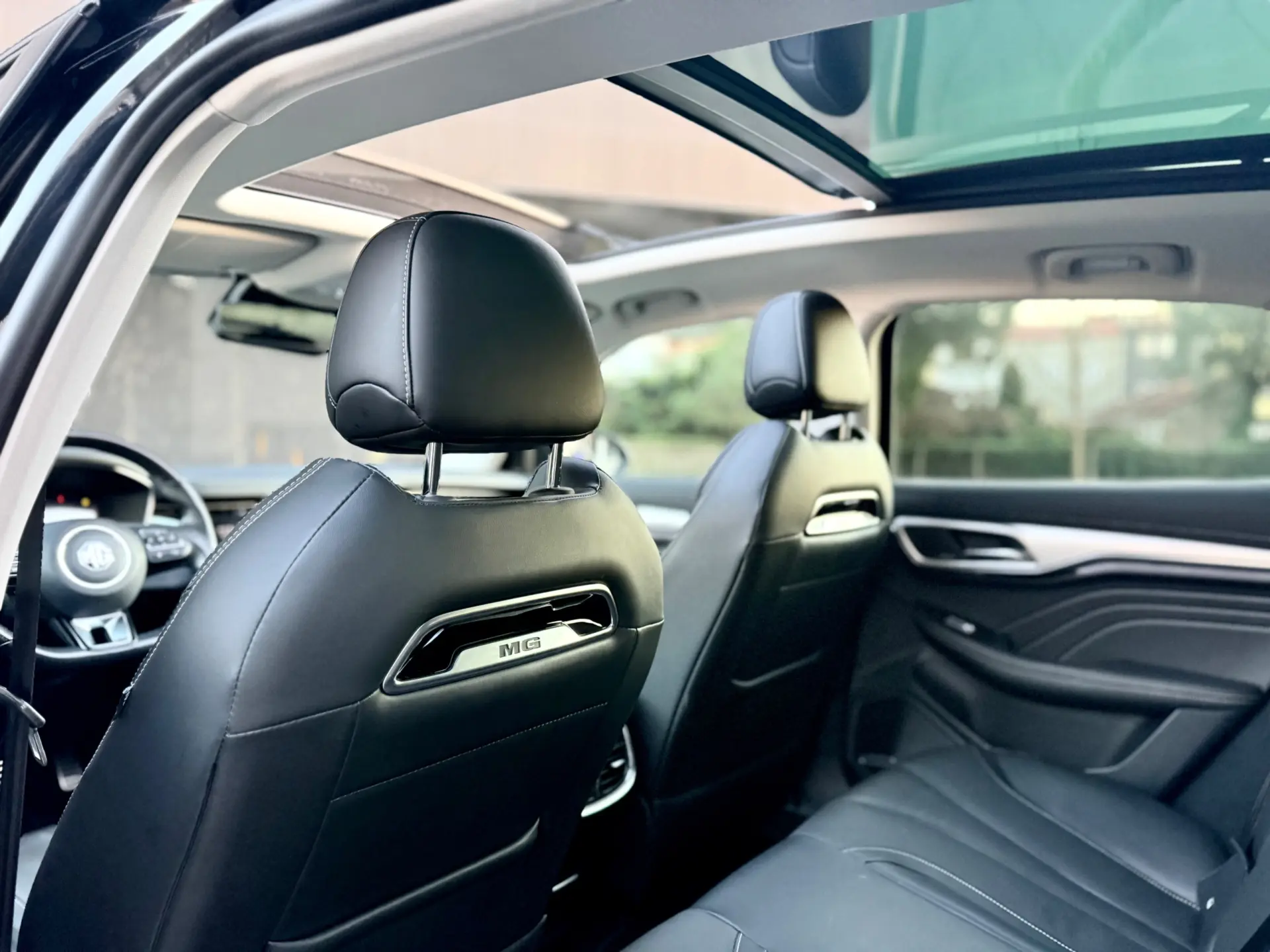 MG Marvel R 70 kWh AWD Performance 28