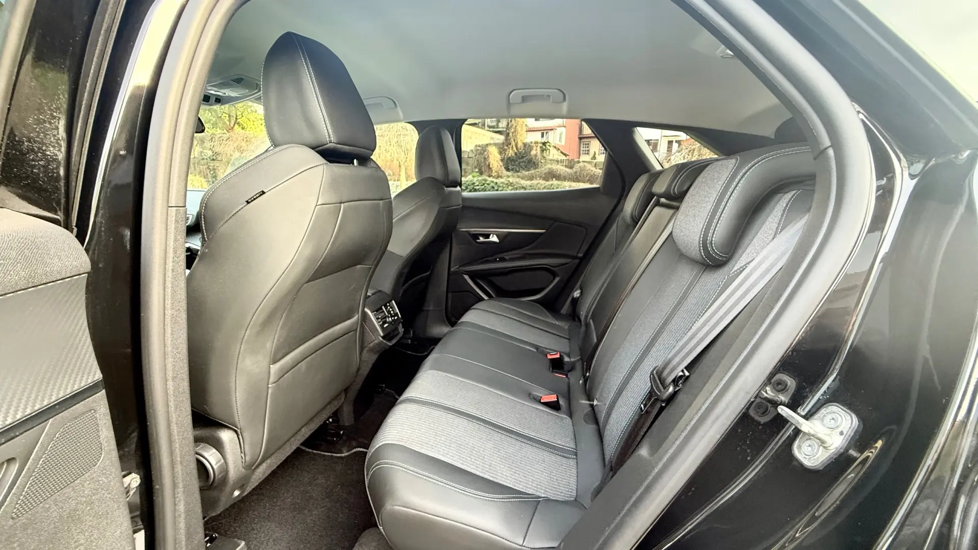 Peugeot 3008 PureTech 130 Stop & Start GPF EAT8 Allure 12