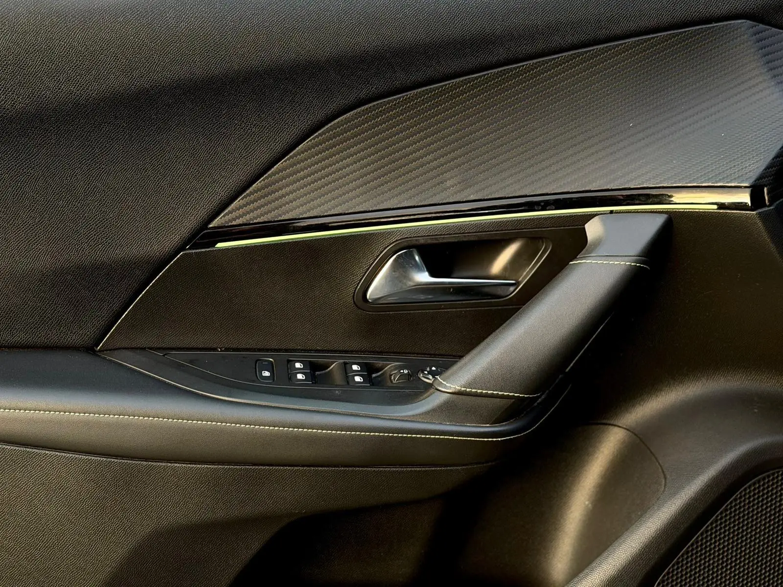 Peugeot 2008 1.2 PureTech GT EAT8 13