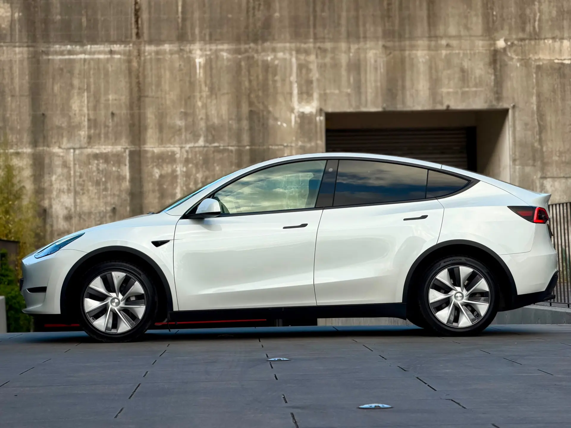 Tesla Model Y Long Range Dual Motor AWD 19