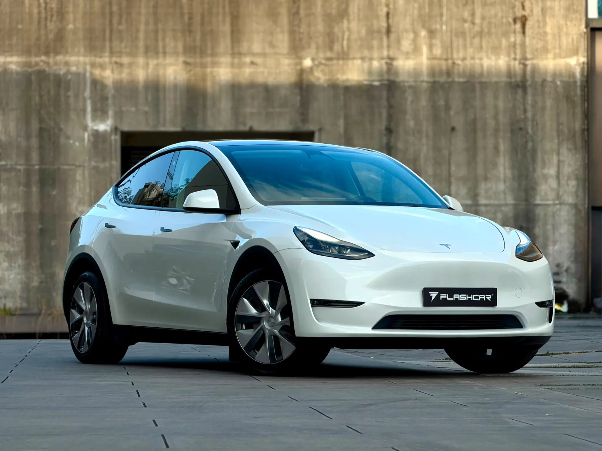 Tesla Model Y Long Range Dual Motor AWD 2