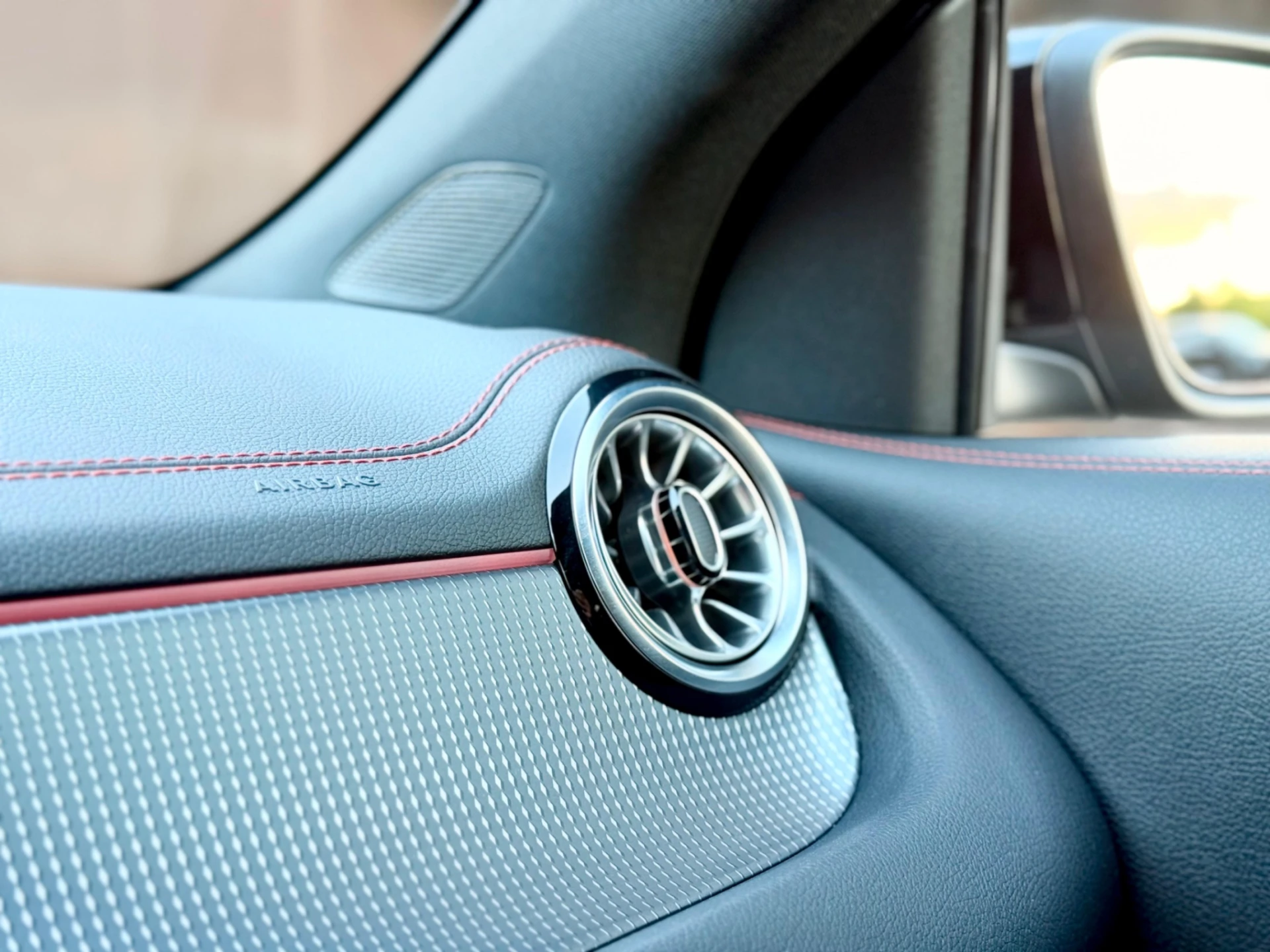 Mercedes-Benz EQA 300 4Matic AMG Line 13