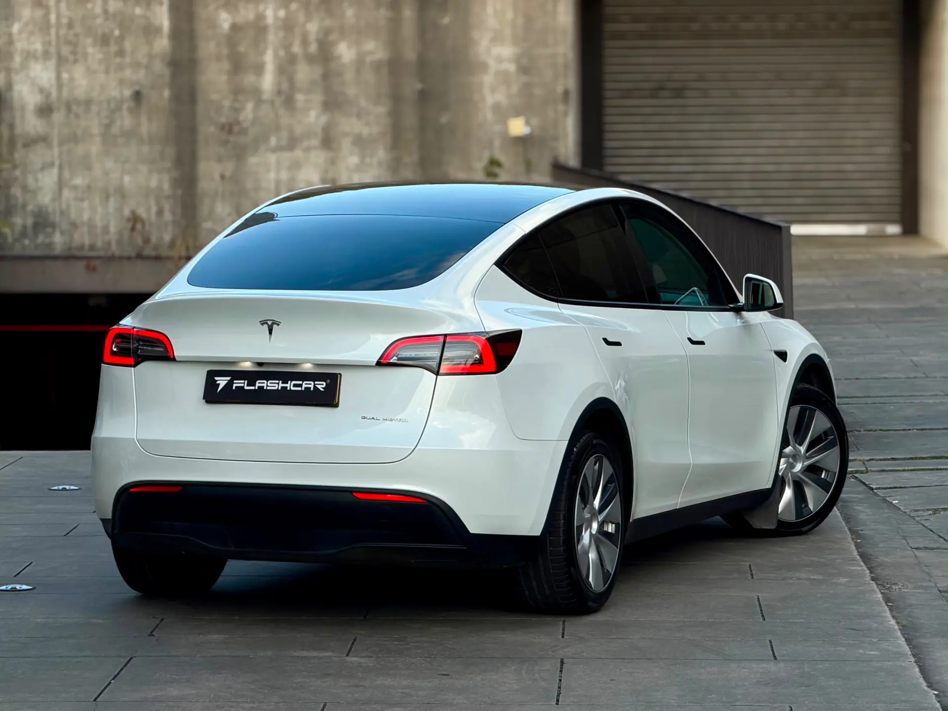 Tesla Model Y Long Range Dual Motor AWD 15