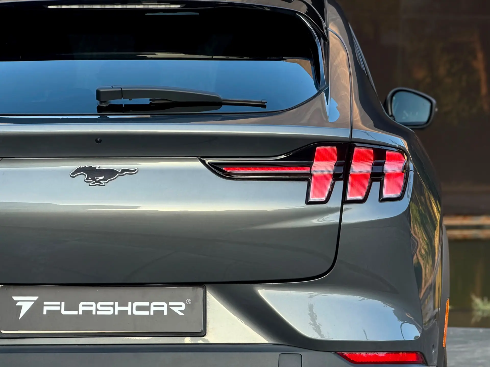 Ford Mustang Mach-E Mach-E SR RWD 76 kWh 198 kW 30