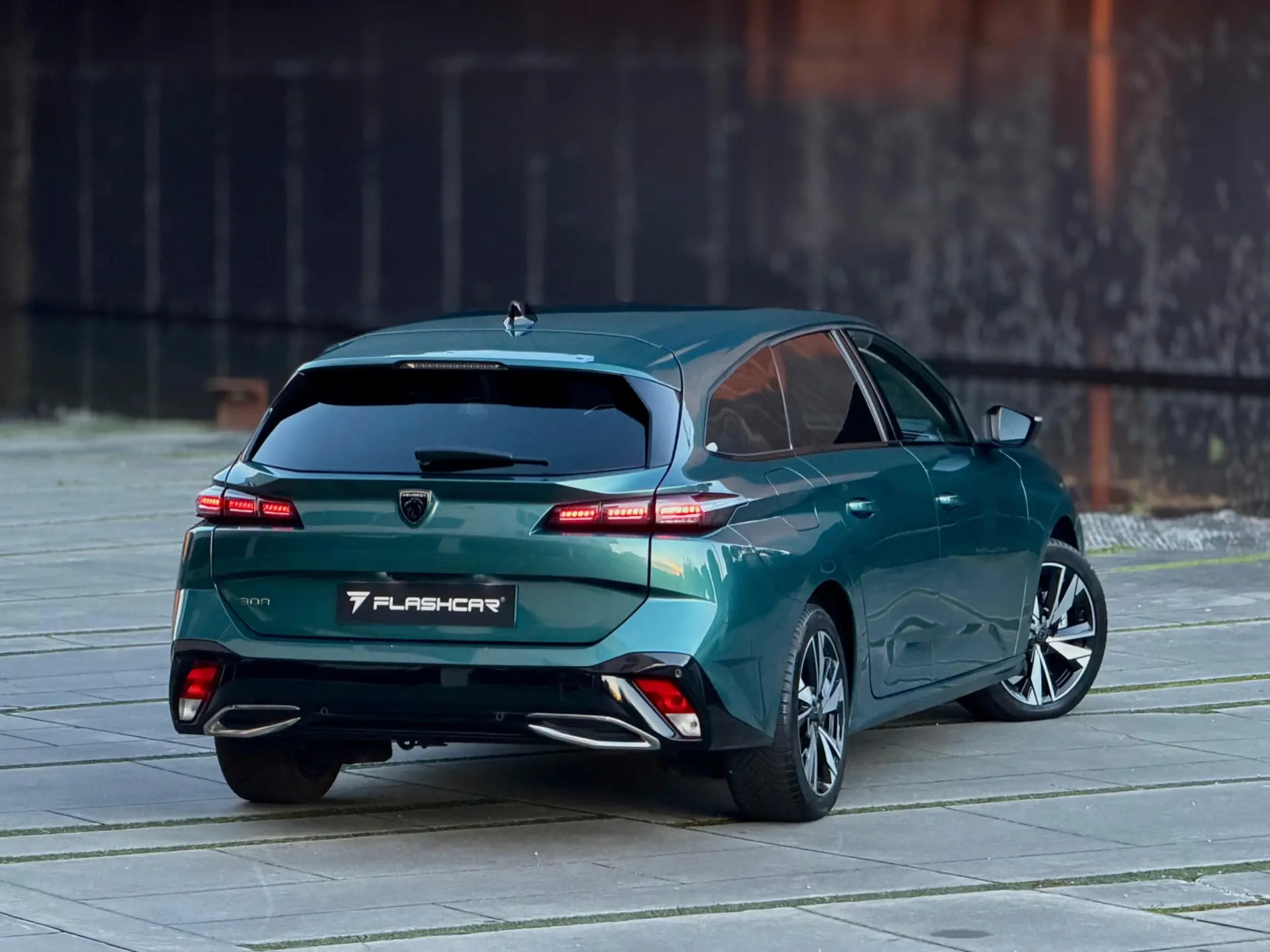 Peugeot 308 SW 1.2 PureTech Allure EAT6 32