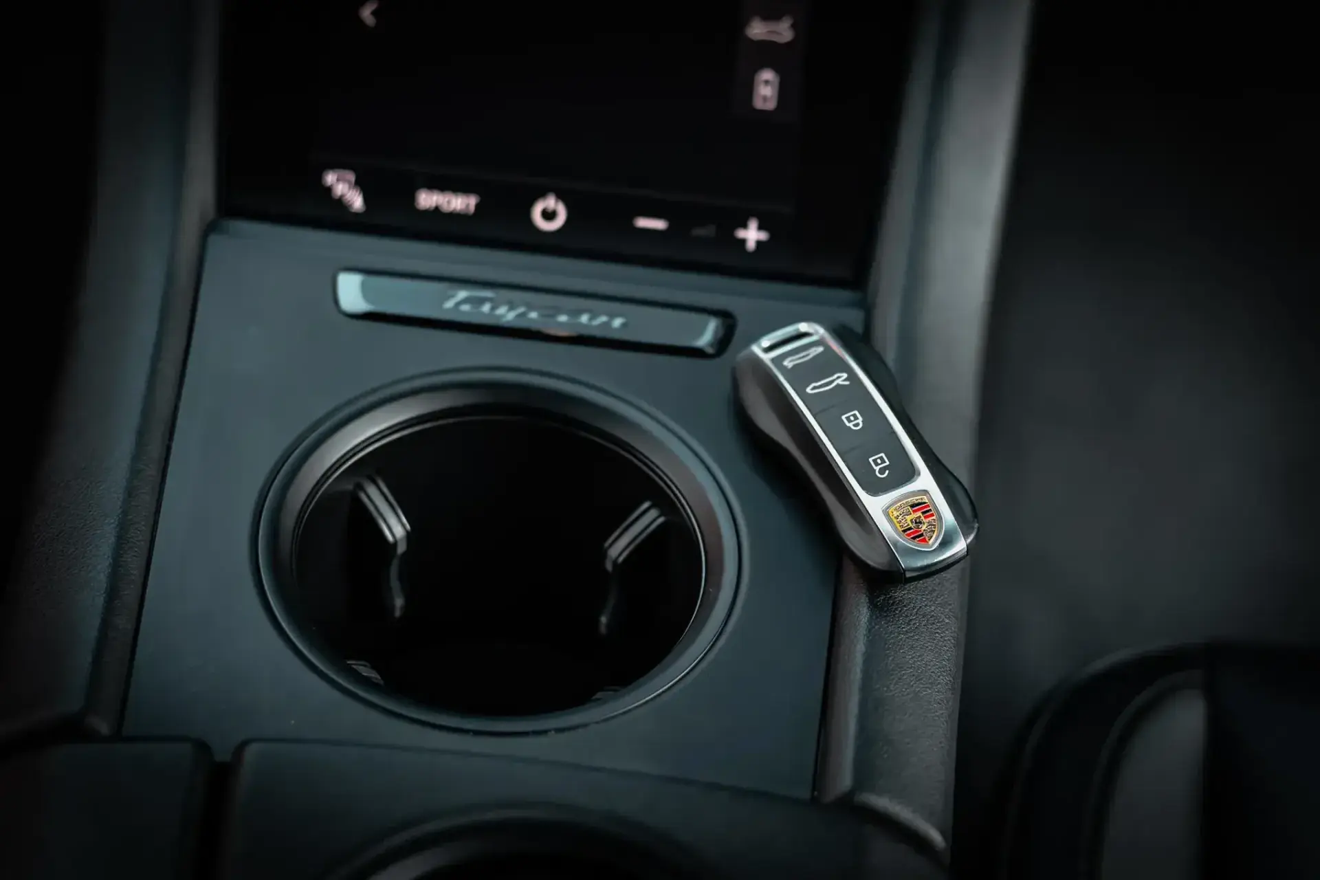 Porsche Taycan Cross Turismo 4 14