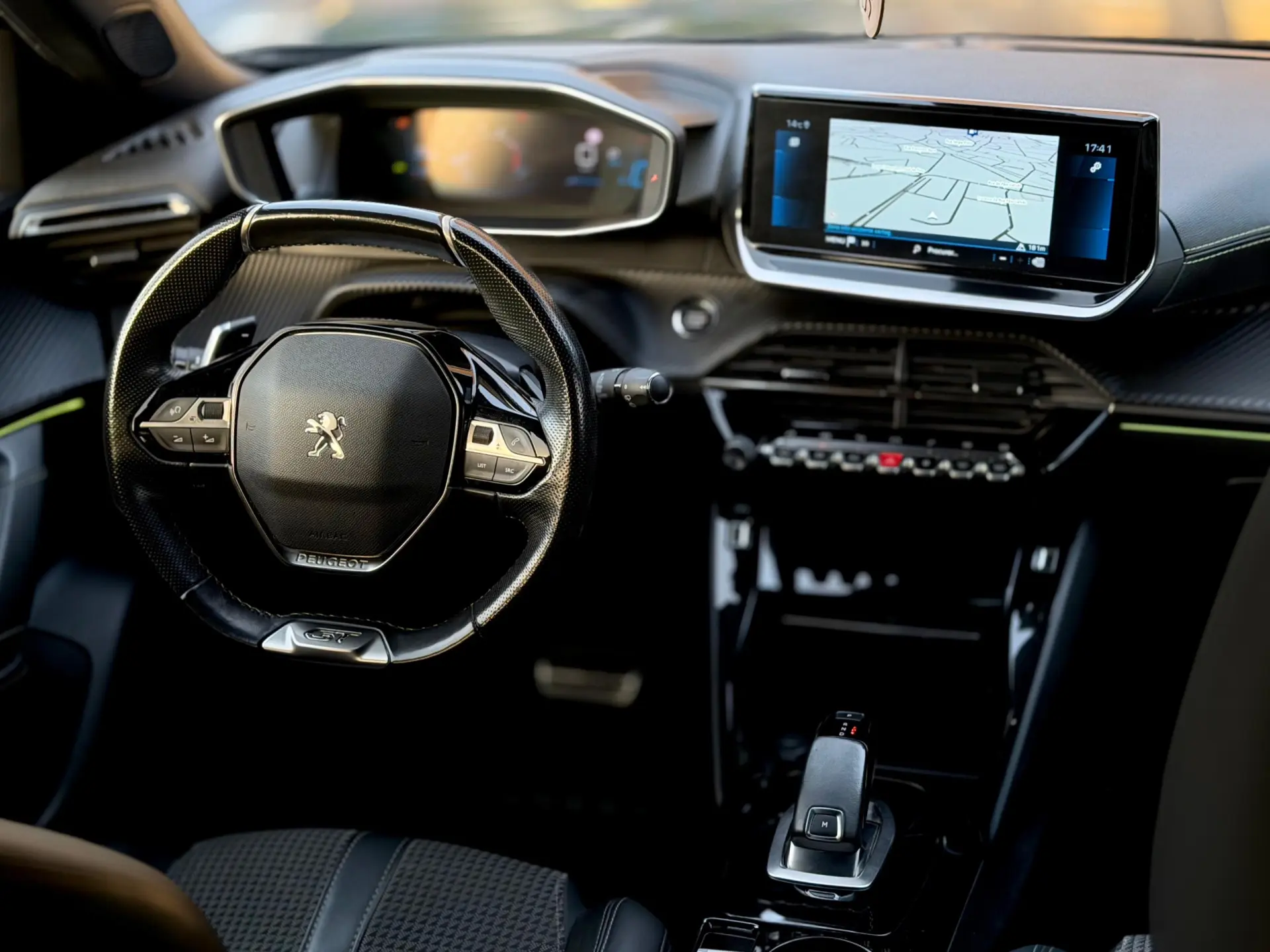 Peugeot 2008 1.2 PureTech GT EAT8 3