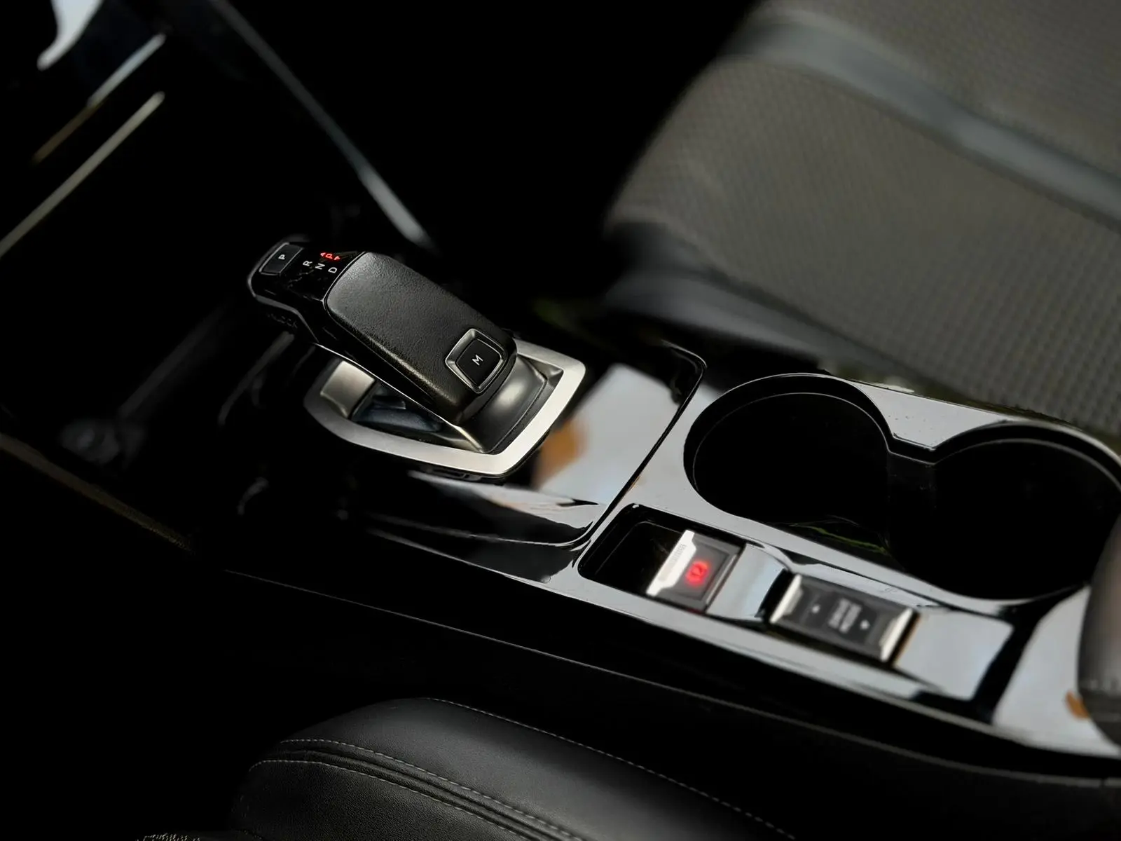 Peugeot 2008 1.2 PureTech GT EAT8 29