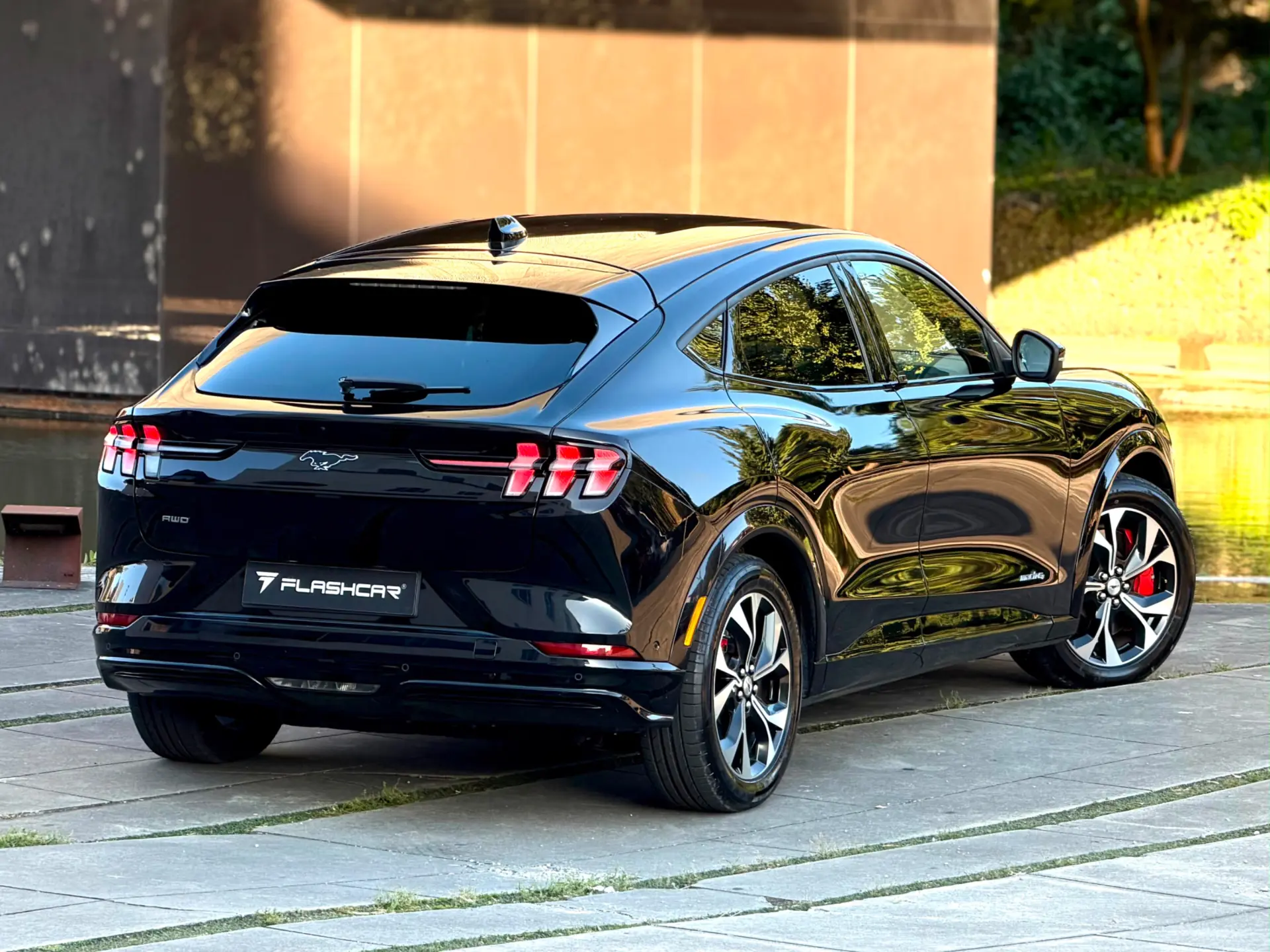 Ford Mustang Mach-E 75.7 kWh AWD RSK 12