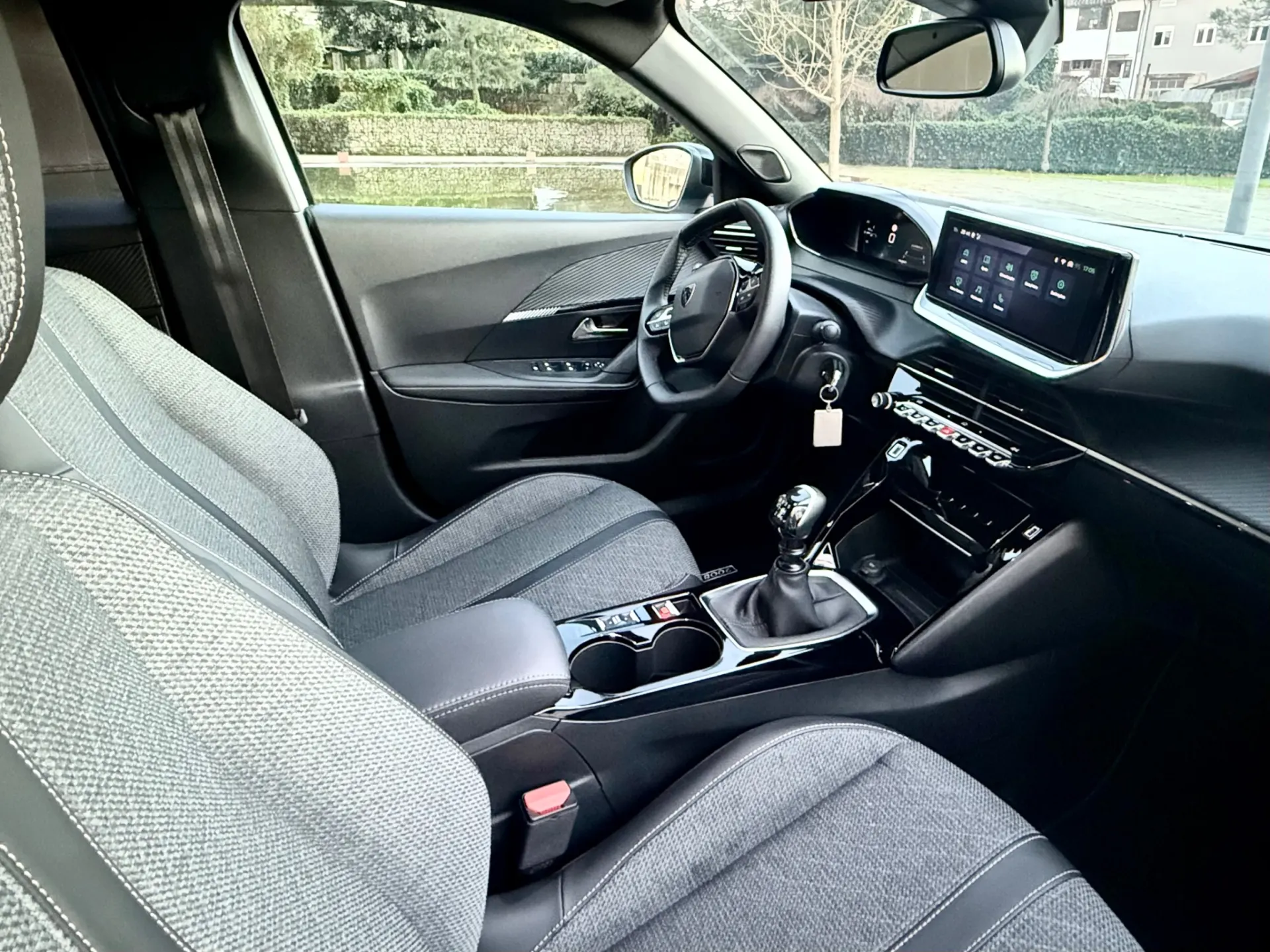 Peugeot 2008 1.2 PureTech Allure Pack 11