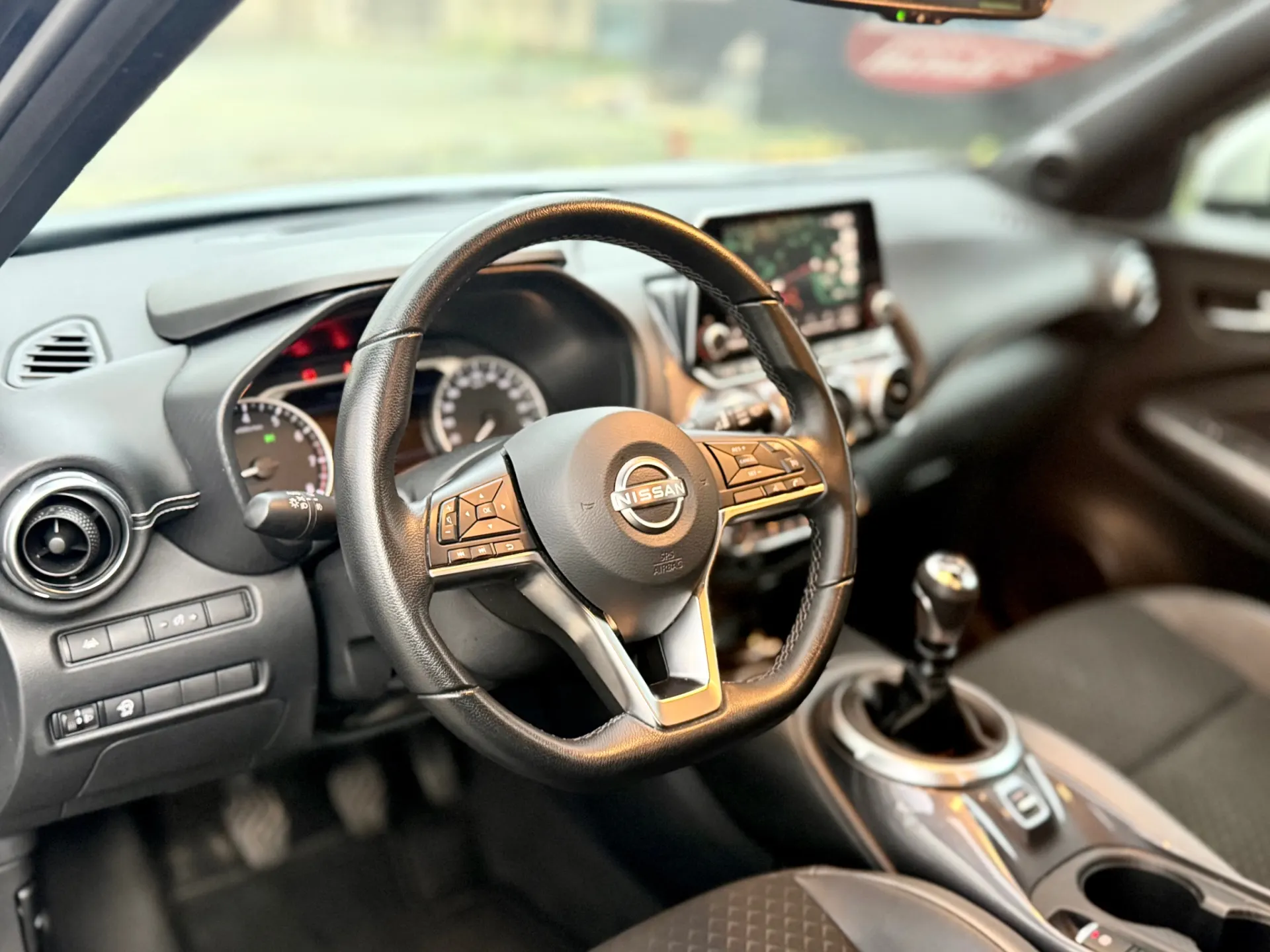 Nissan Juke DIG-T N-Design Black 15