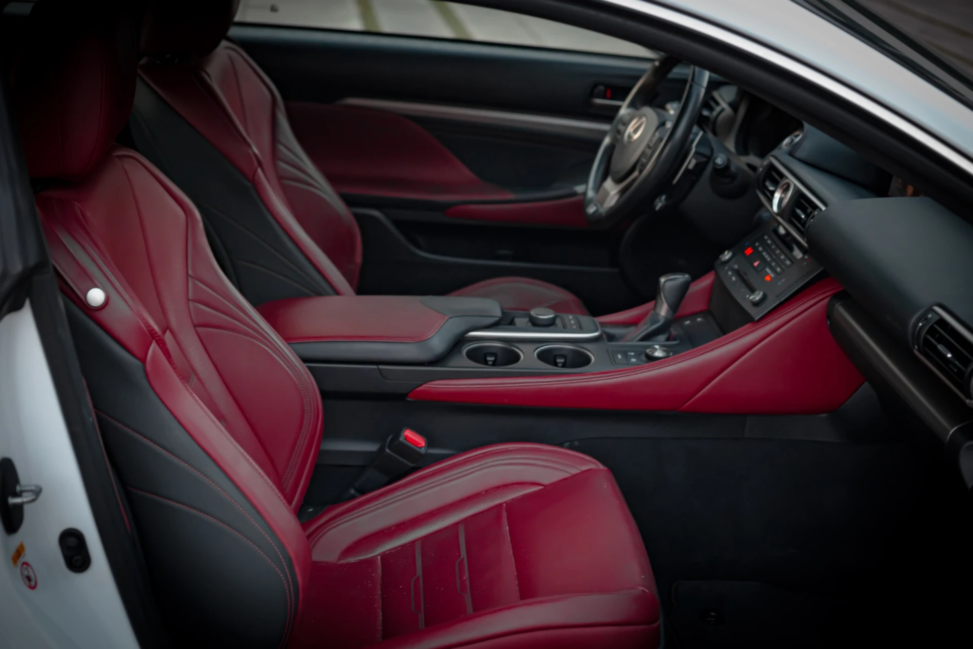 Lexus RC 300h F Sport 9