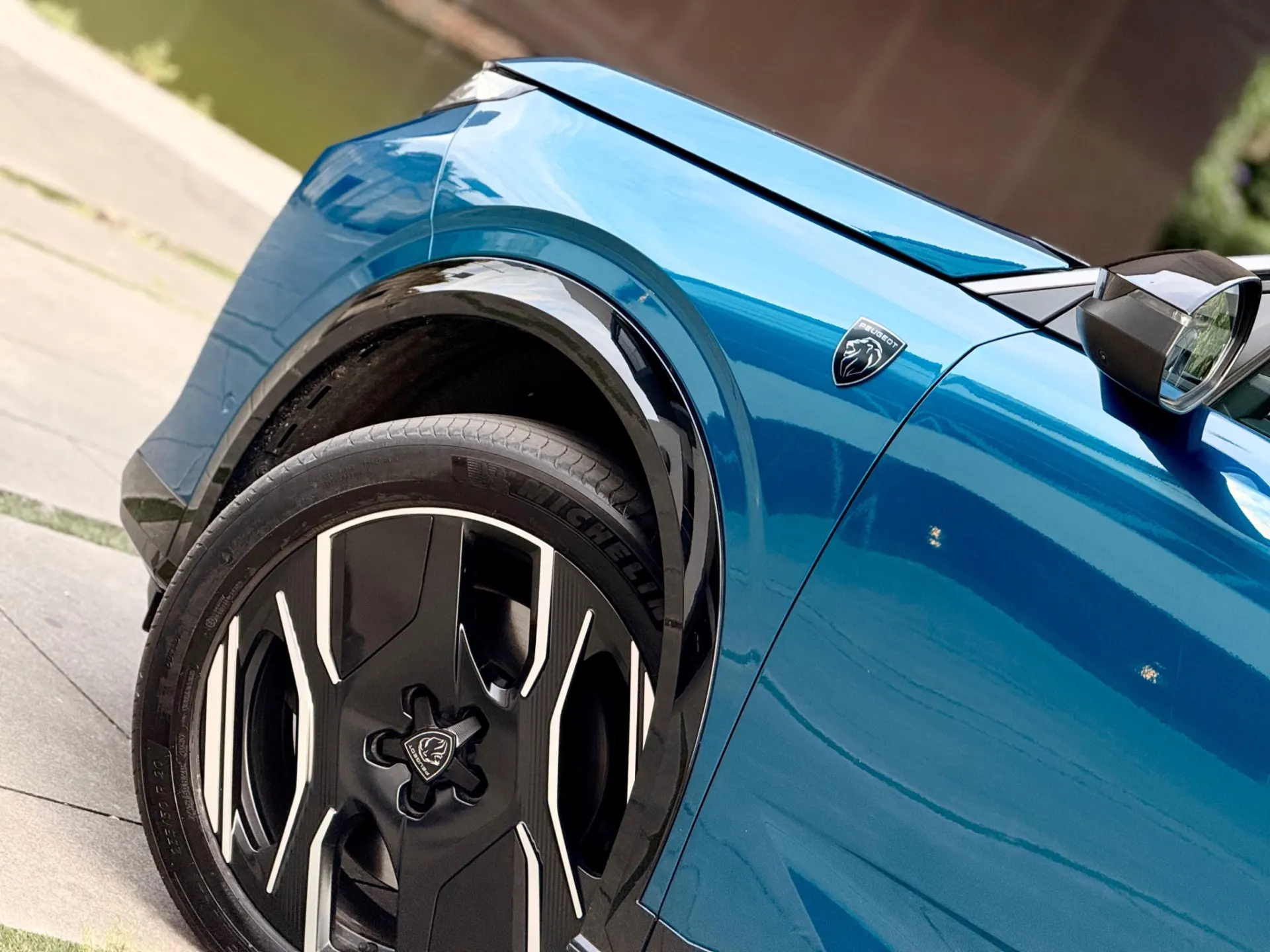 Peugeot E-3008 73 kWh GT 21