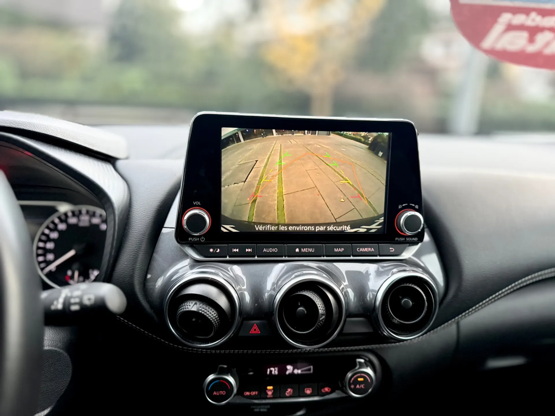 Nissan Juke DIG-T N-Design Black 9