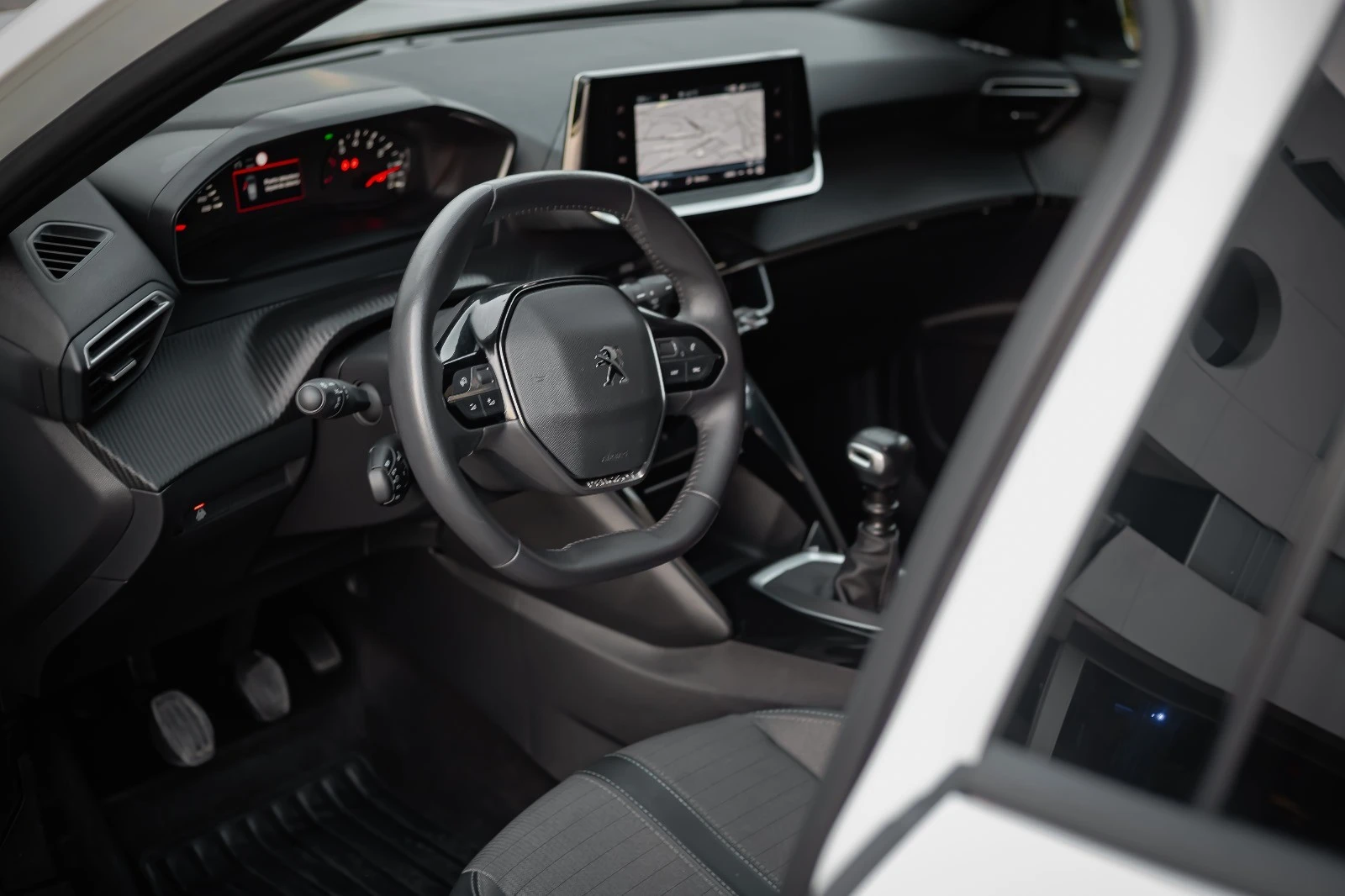 Peugeot 2008 1.2 PureTech Allure Pack 7