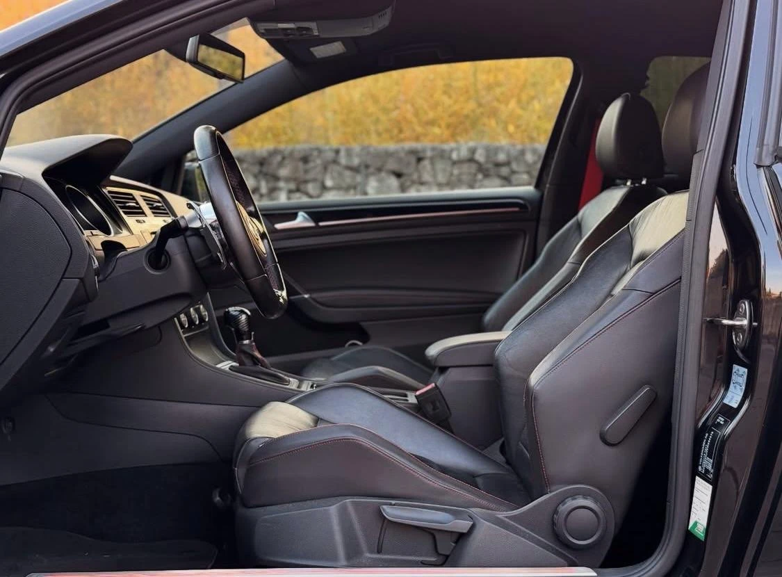 Volkswagen Golf GTI performance 33