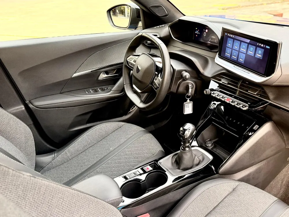 Peugeot 2008 1.2 PureTech Allure Pack 4