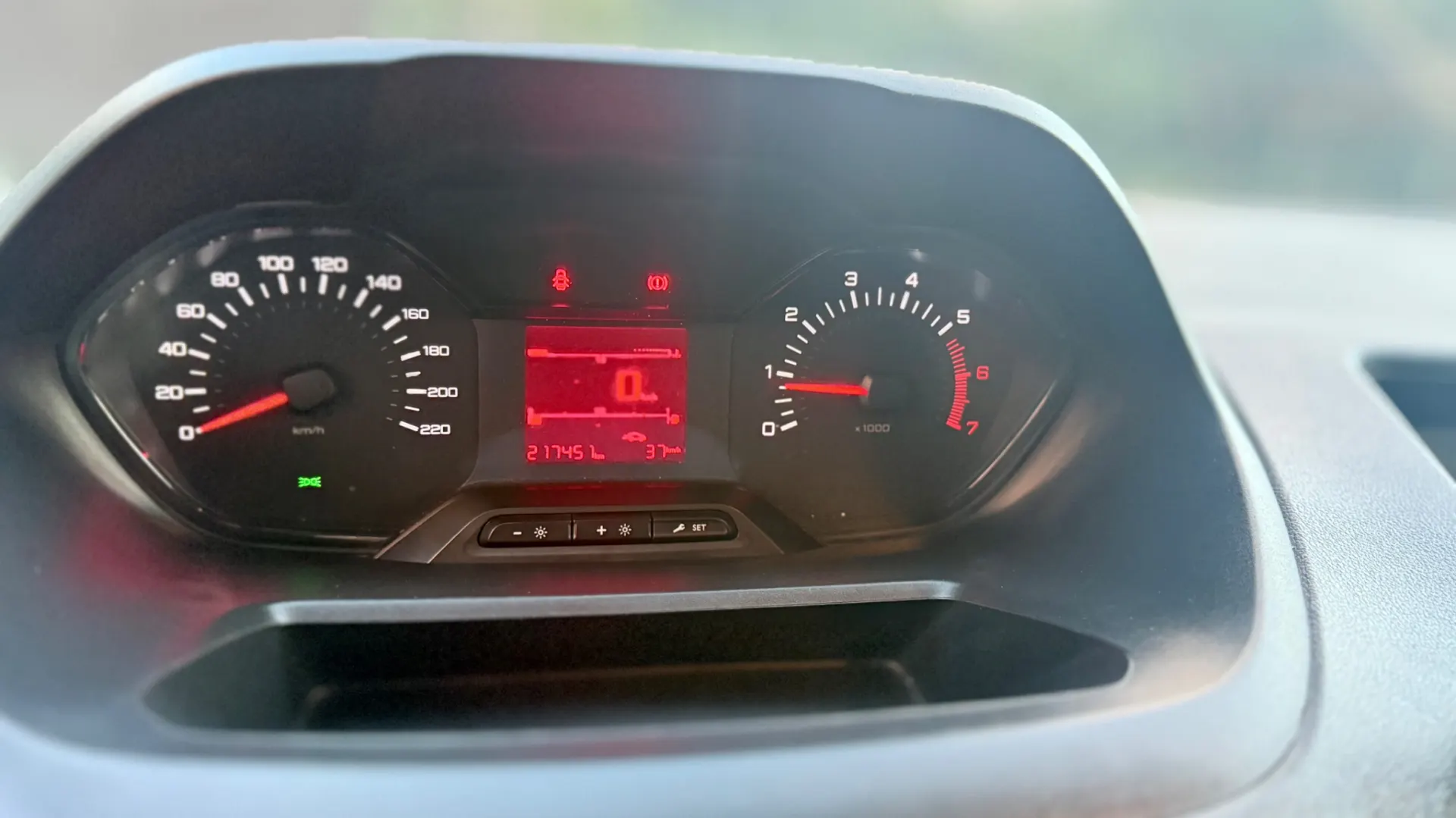 Peugeot Partner 2l comercial 6