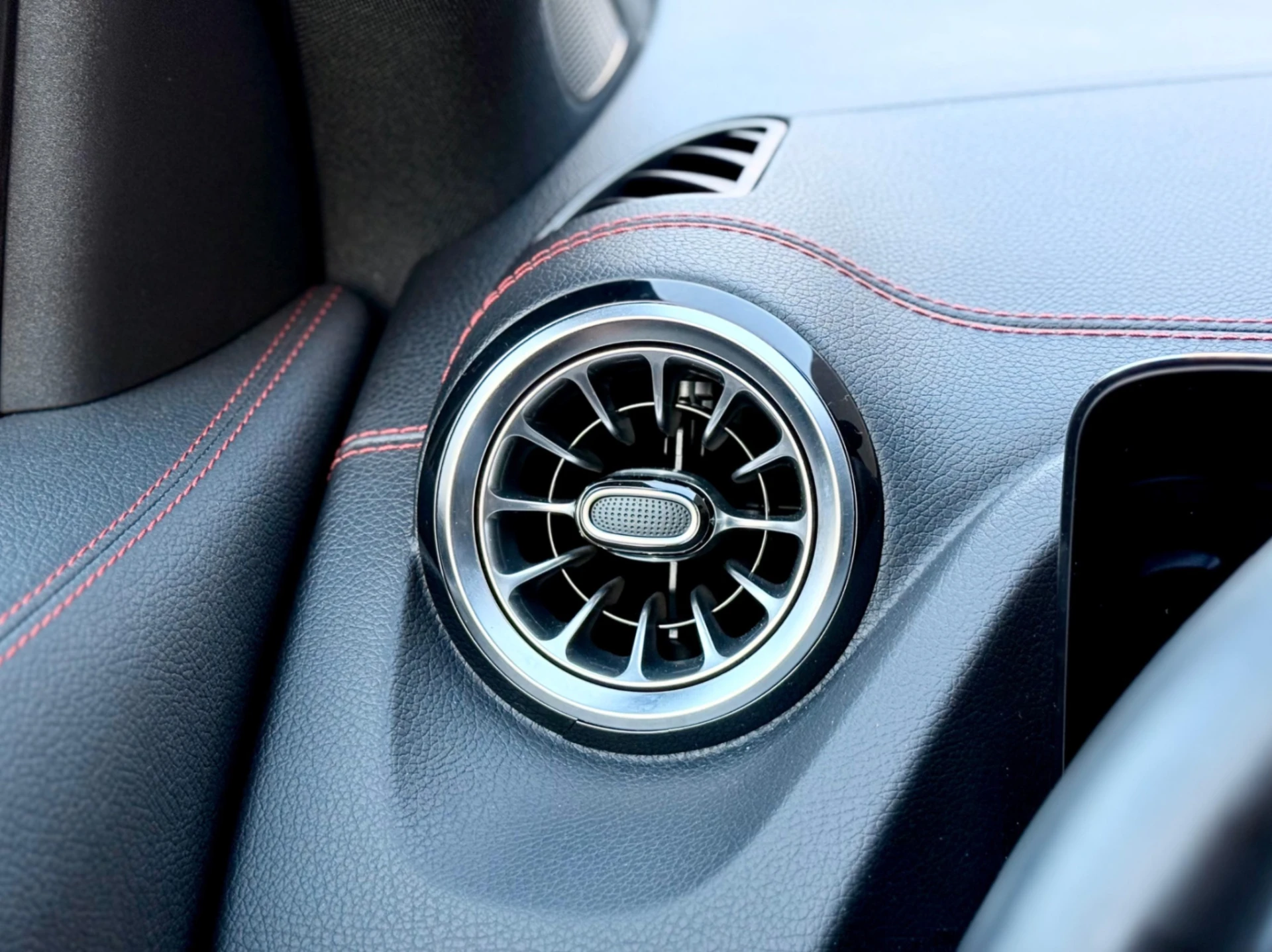 Mercedes-Benz EQA 300 4Matic AMG Line 12