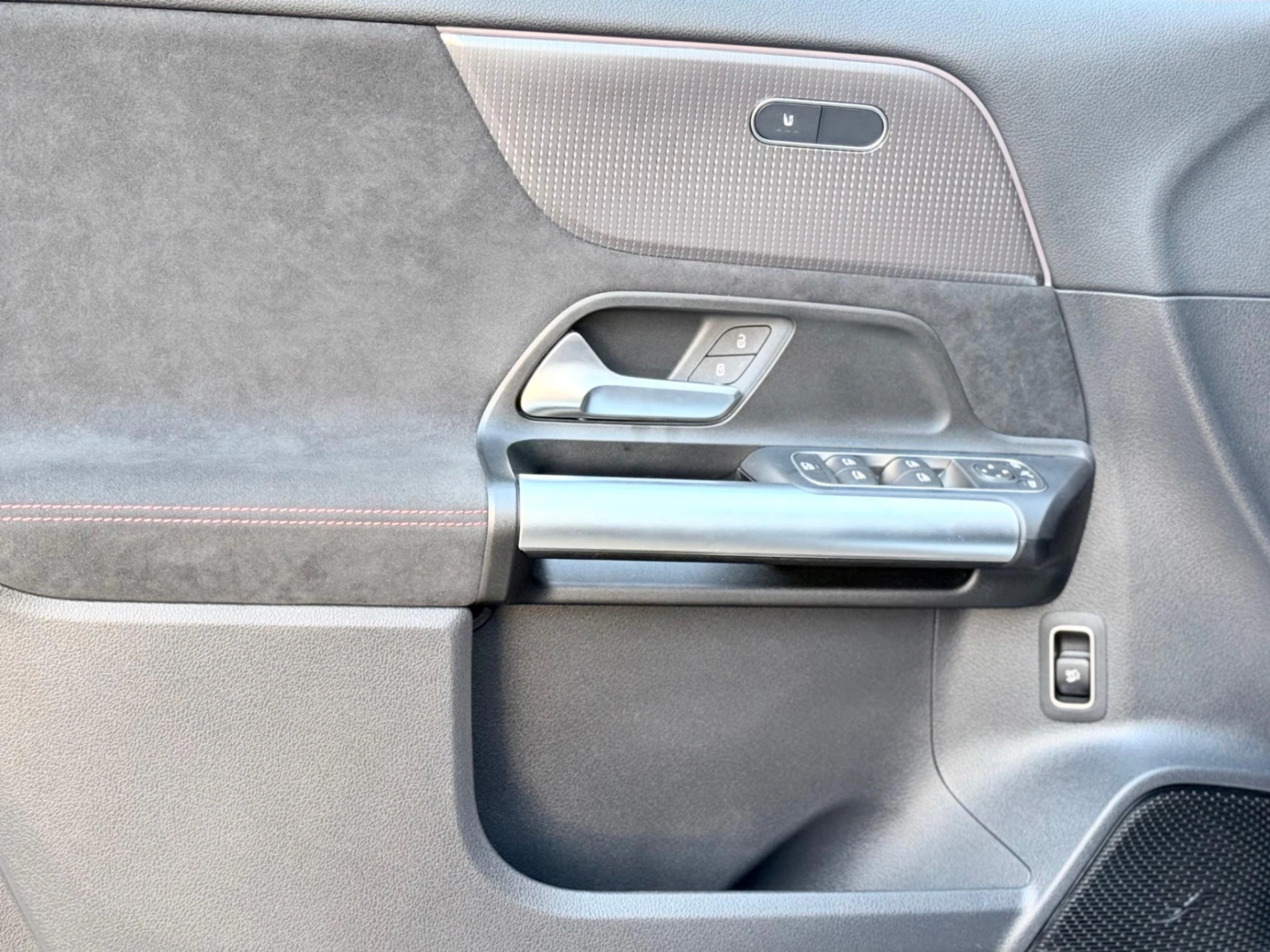 Mercedes-Benz EQA 300 4Matic AMG Line 25