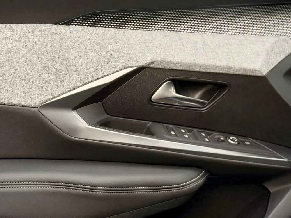 Peugeot E-3008 73 kWh GT 26