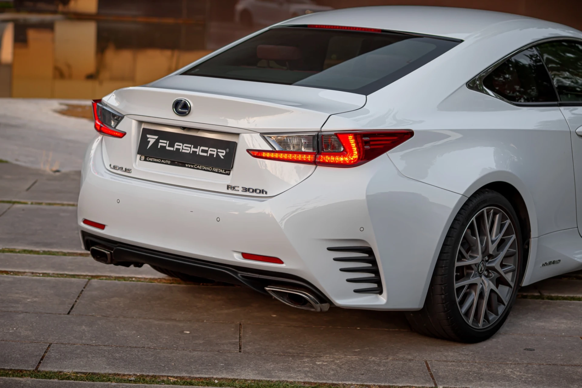 Lexus RC 300h F Sport 2