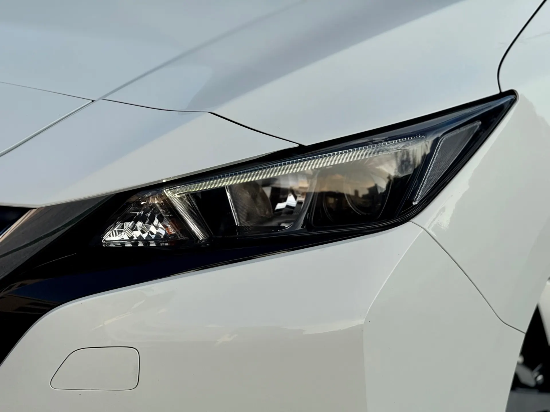 Nissan Leaf N-Connecta Full Led 19