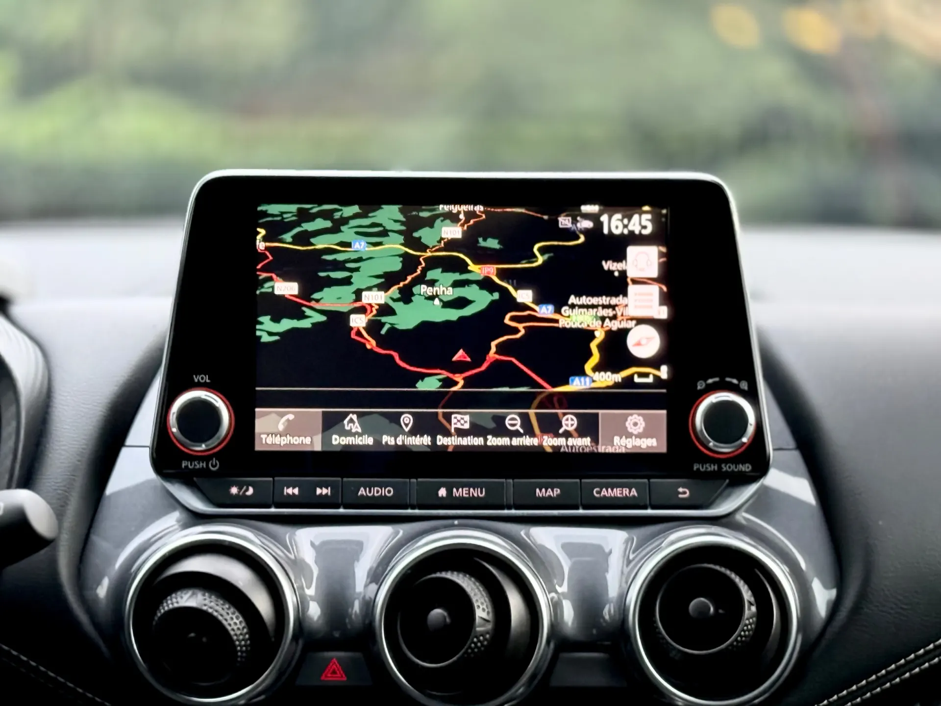 Nissan Juke DIG-T N-Design Black 10