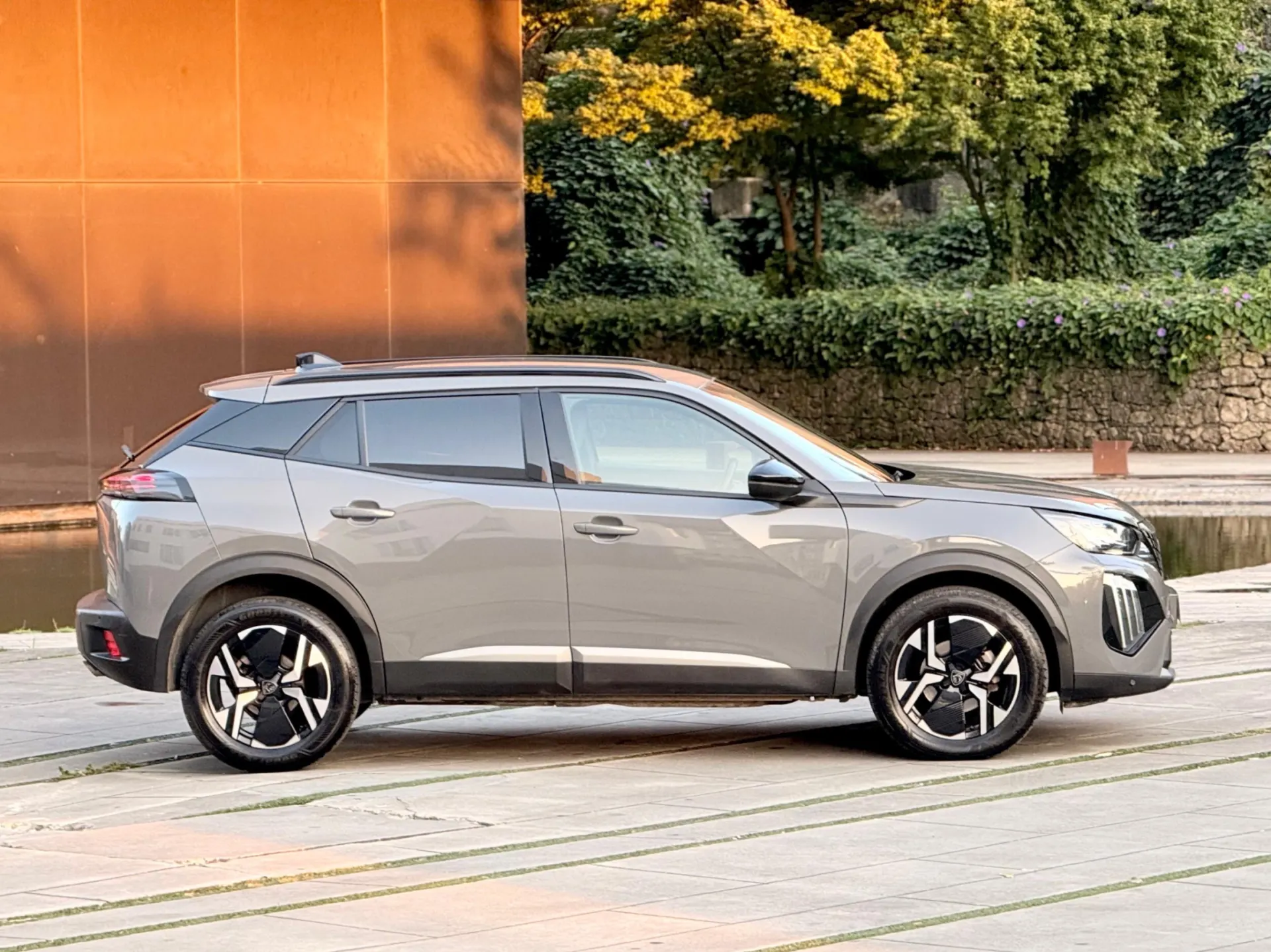 Peugeot 2008 1.2 PureTech Allure Pack 31
