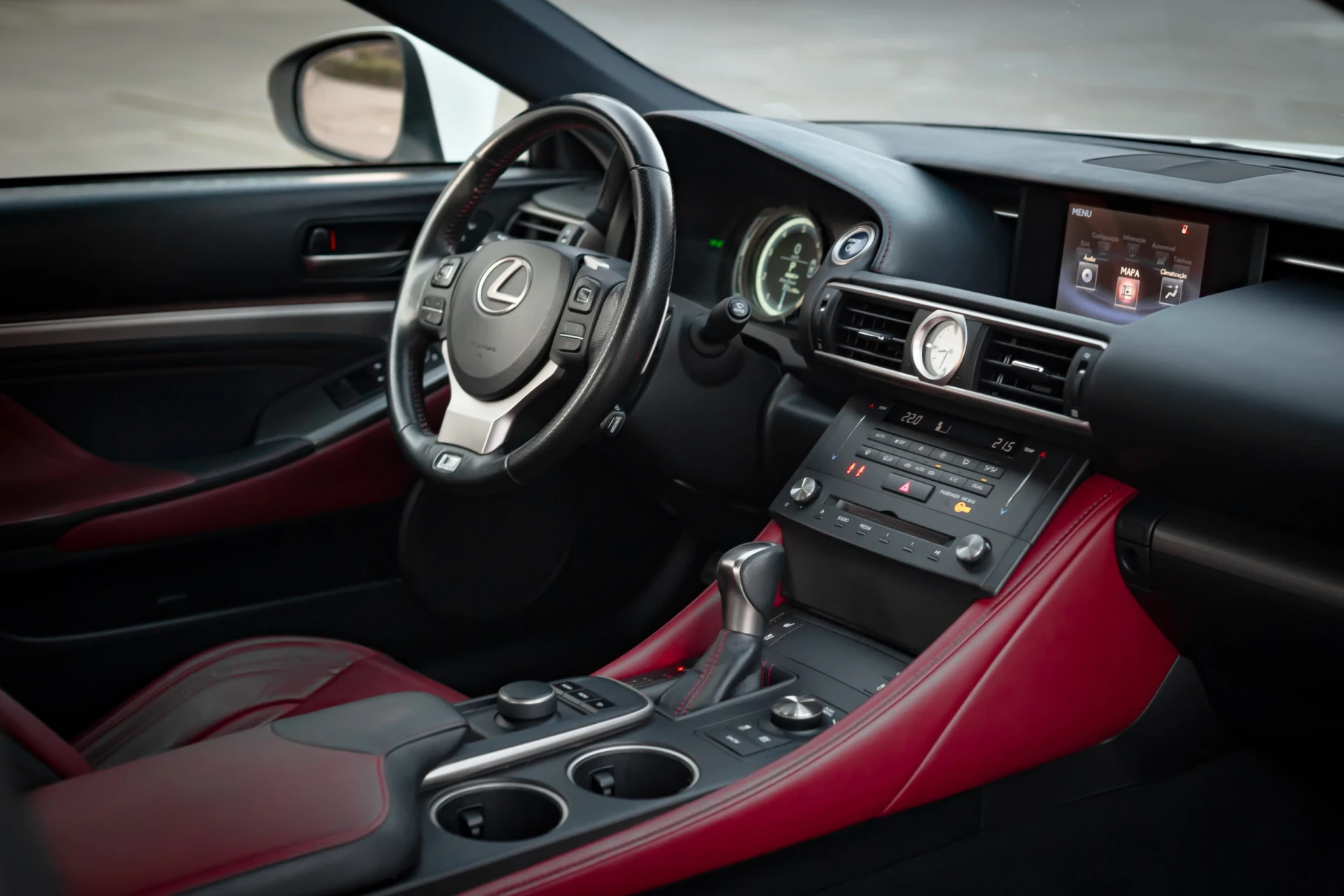 Lexus RC 300h F Sport 26