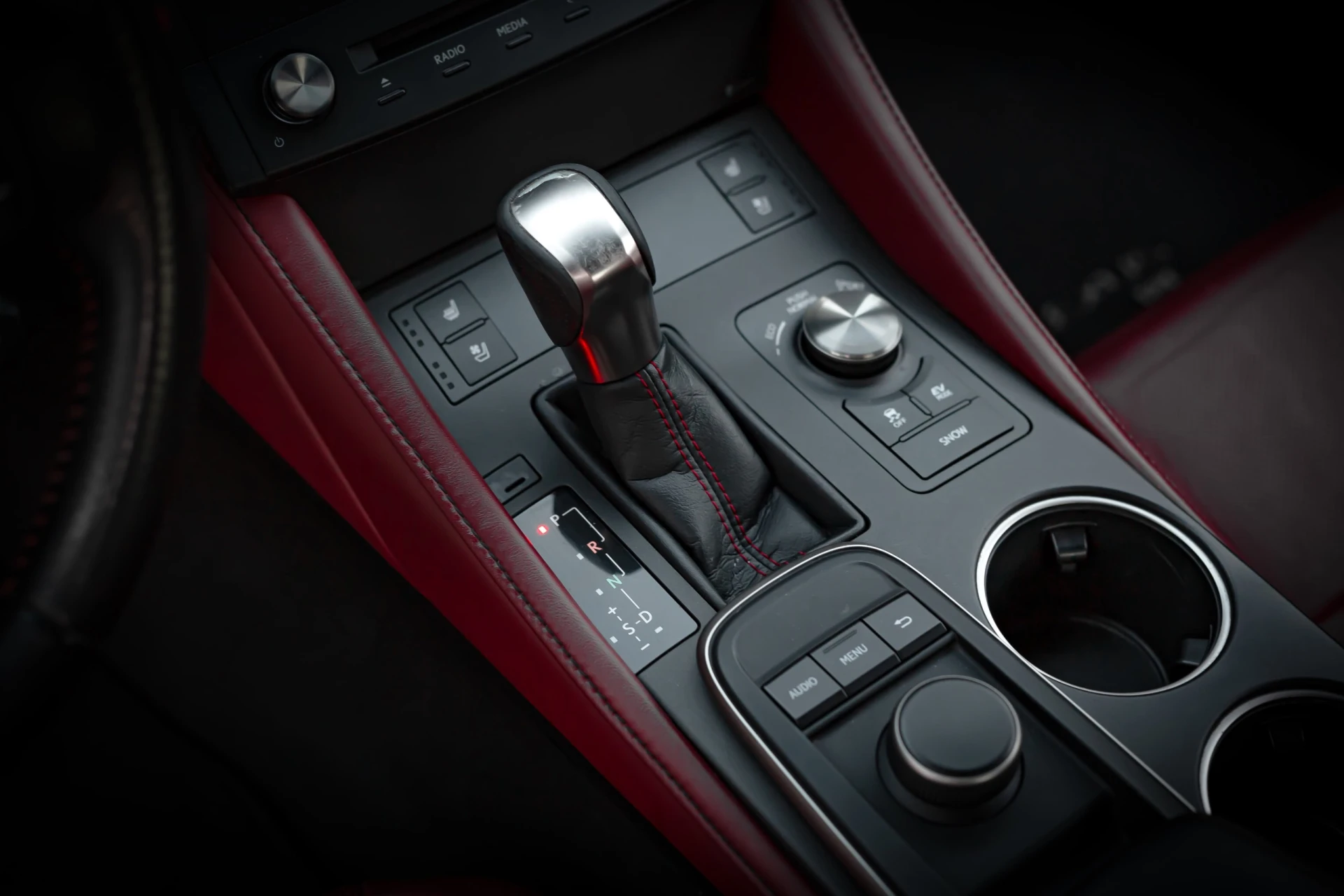 Lexus RC 300h F Sport 29