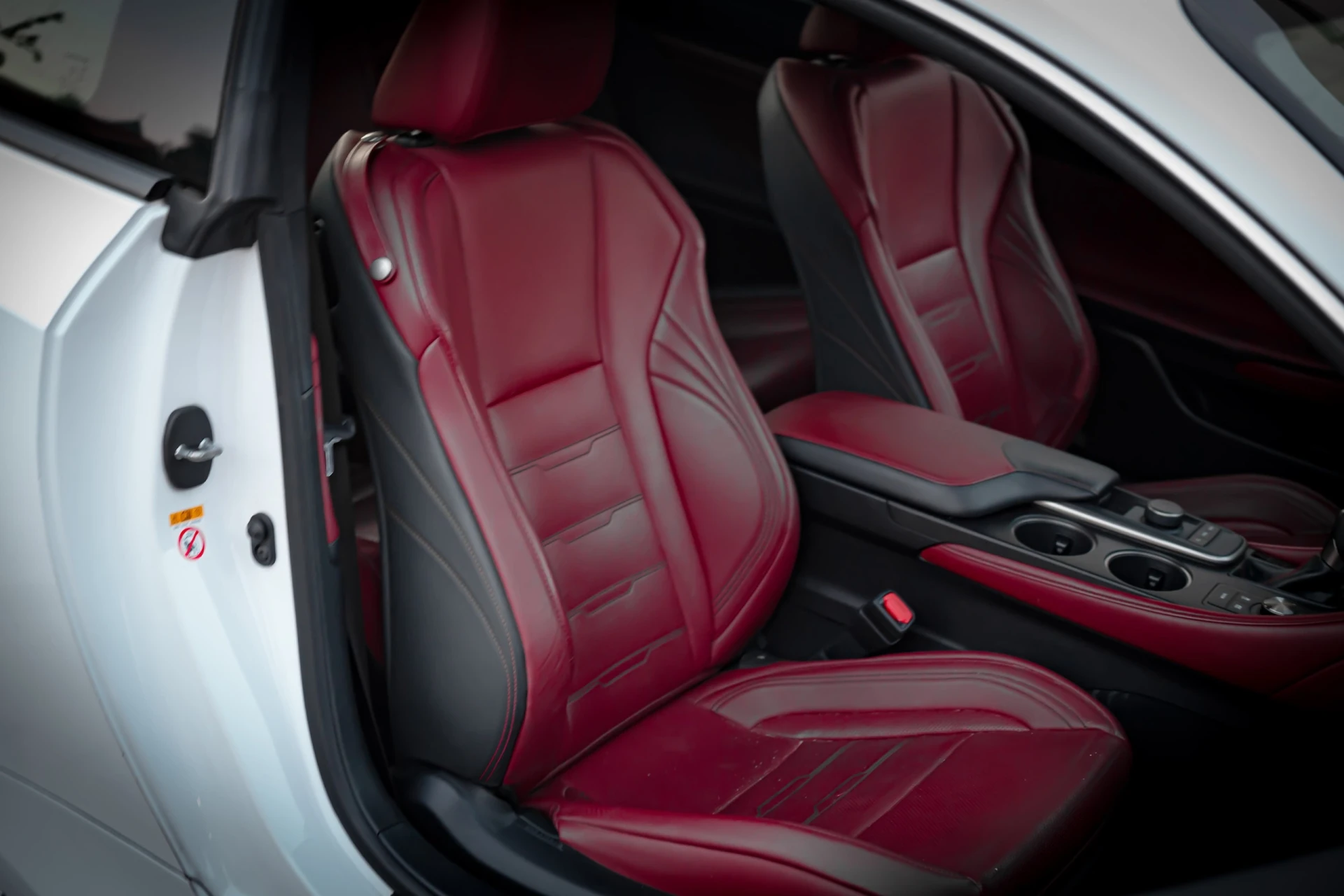 Lexus RC 300h F Sport 10