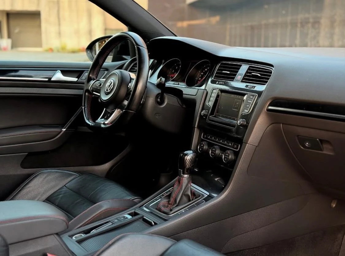 Volkswagen Golf GTI performance 31