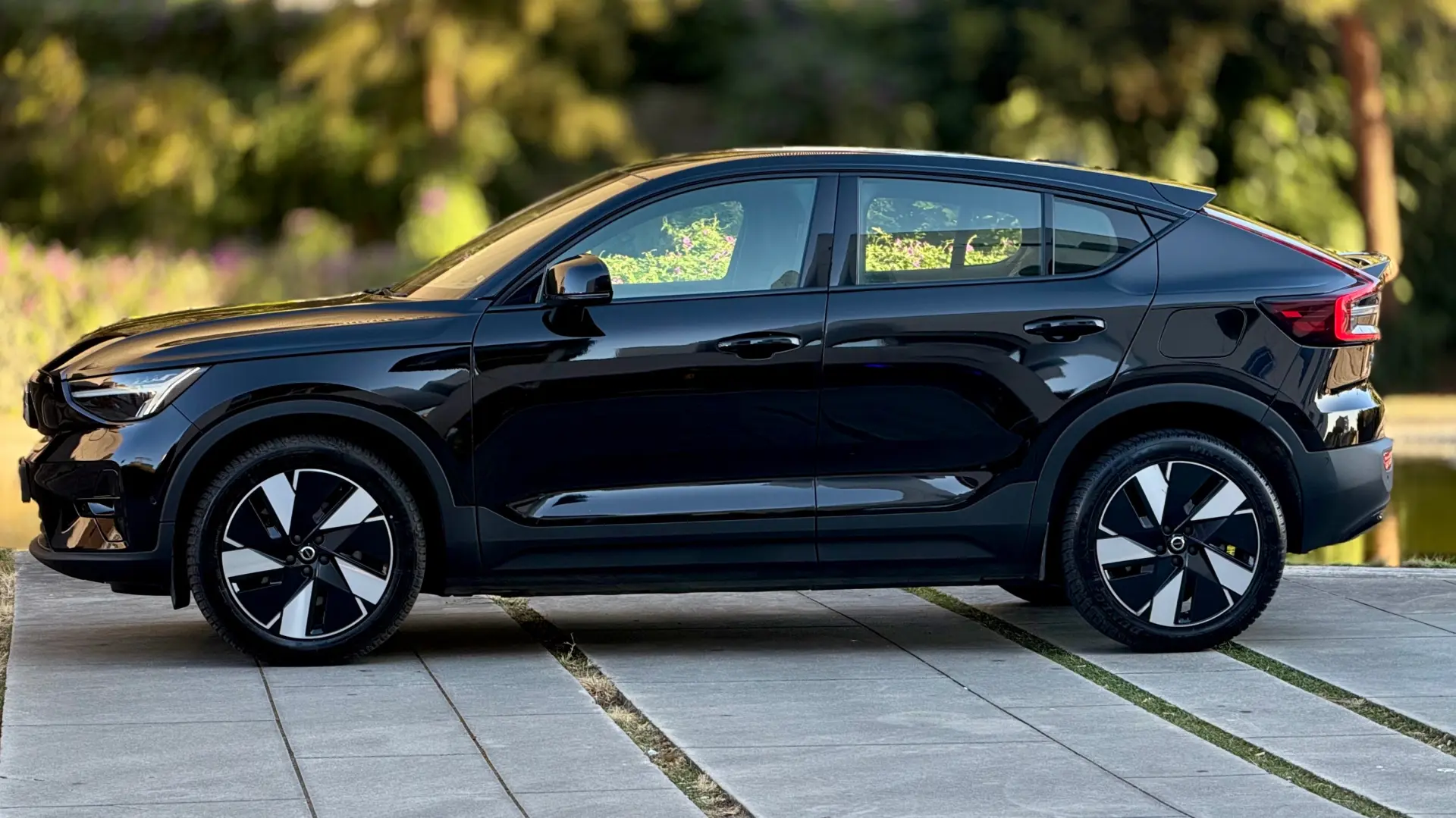 Volvo C40 Recharge 82 kWh Single M. Extended Range RWD Ultimate 10