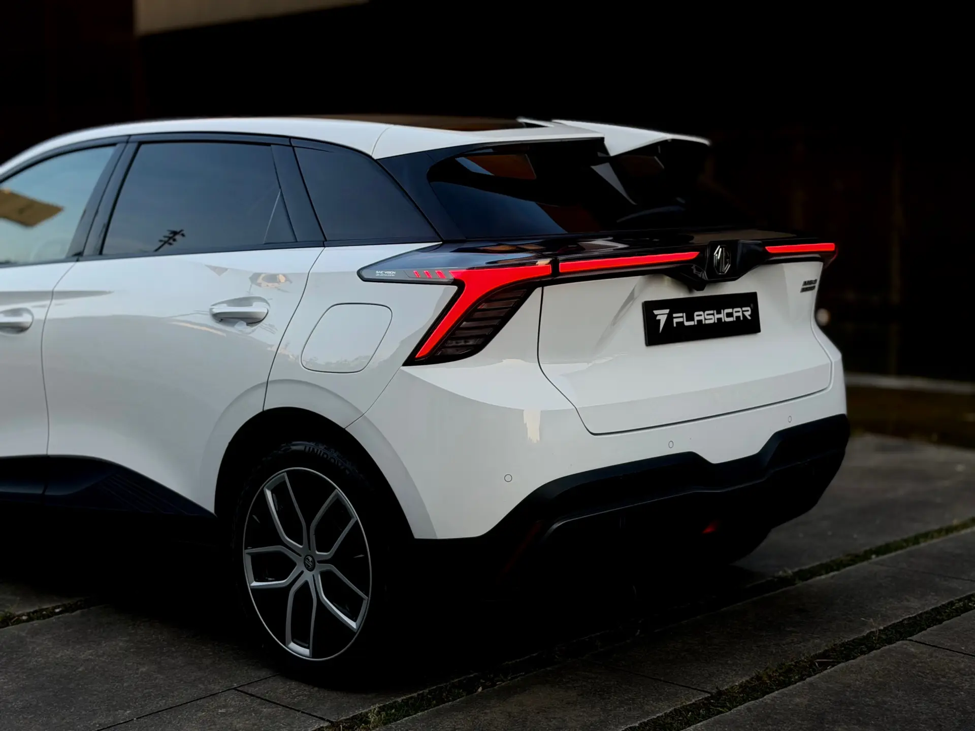 MG MG4 Trophy Ext Range 77 kWh 245 hp 16